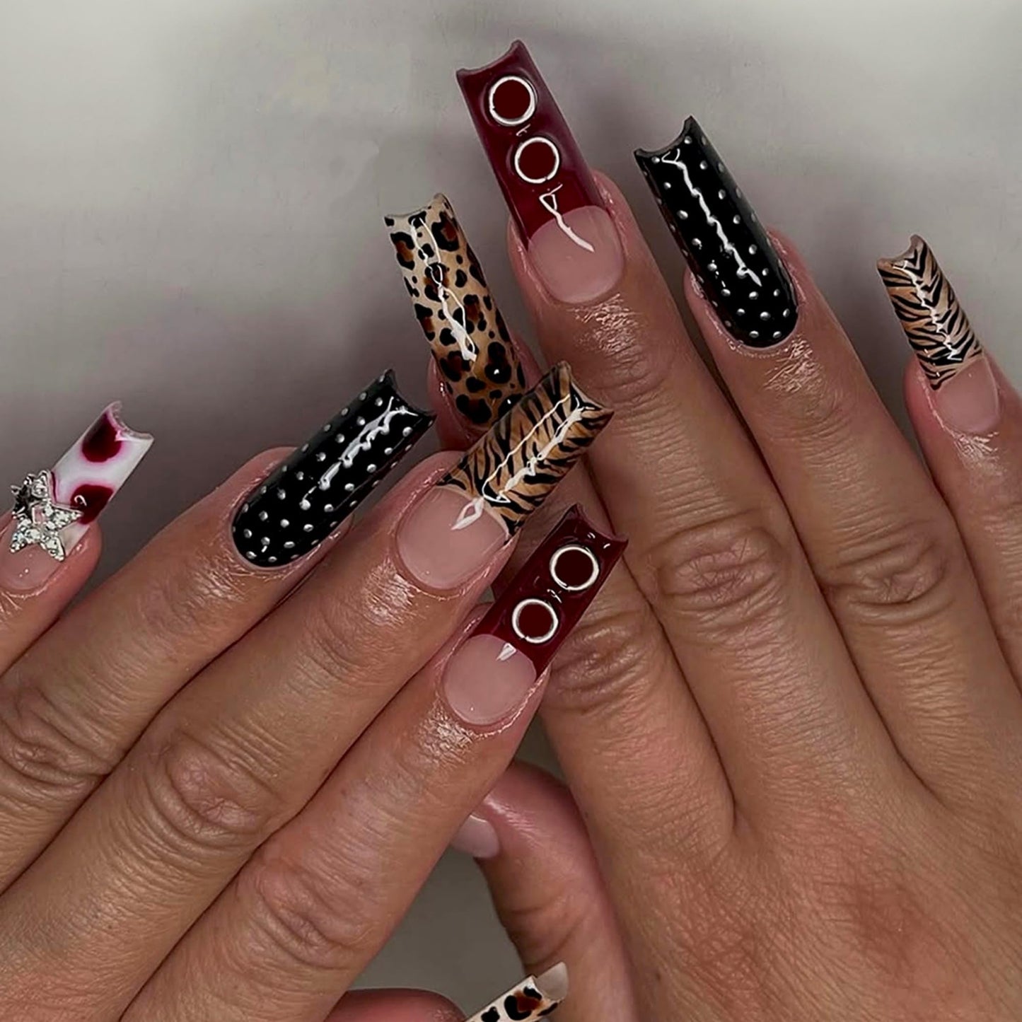 SEENEEY Long Square Press on Nails Brown Fake Nails French Artificial Nail Leopard Designs Stick on Nail for Women 24pcs