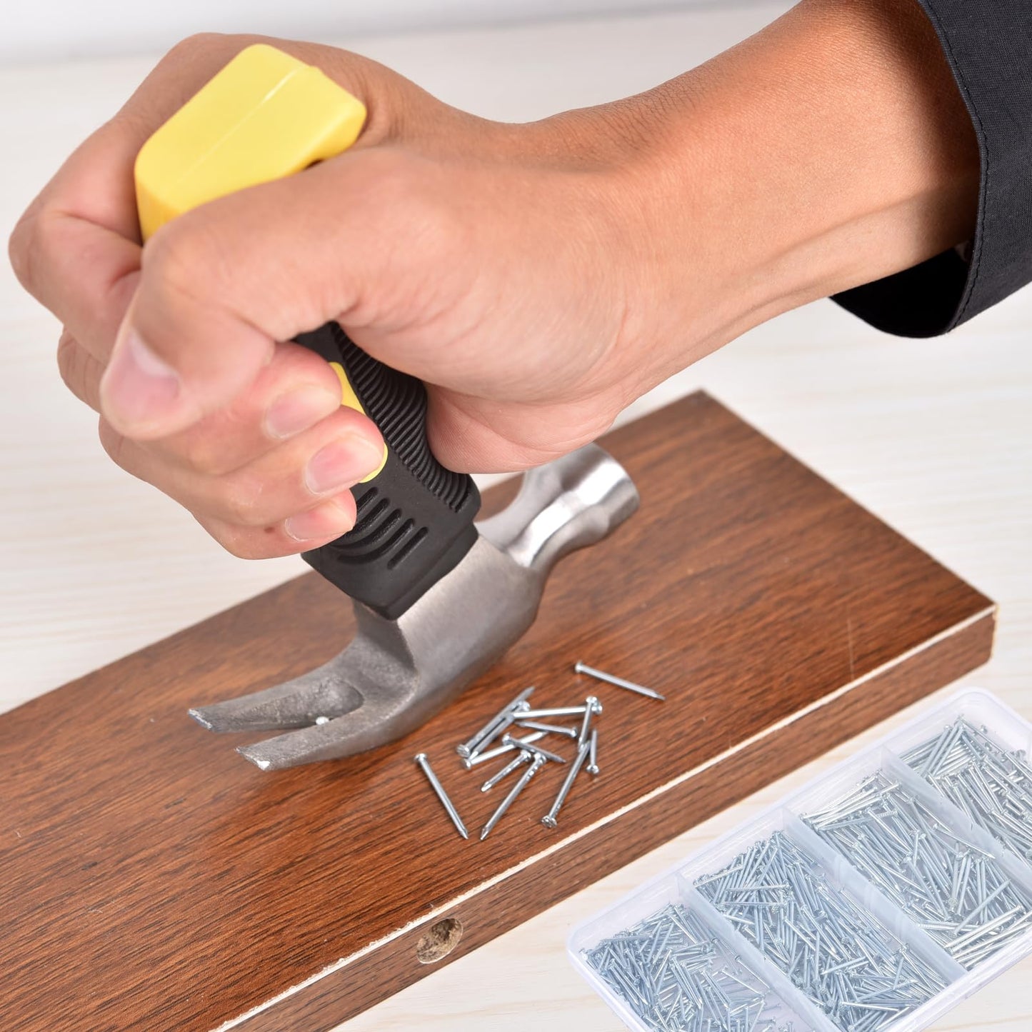 ALLWIN Nail Assortment Kit and 8oz Small Claw Hammer, 650 Pcs Small Nails, Picture Hanging Nails, Black, 0.671 kg