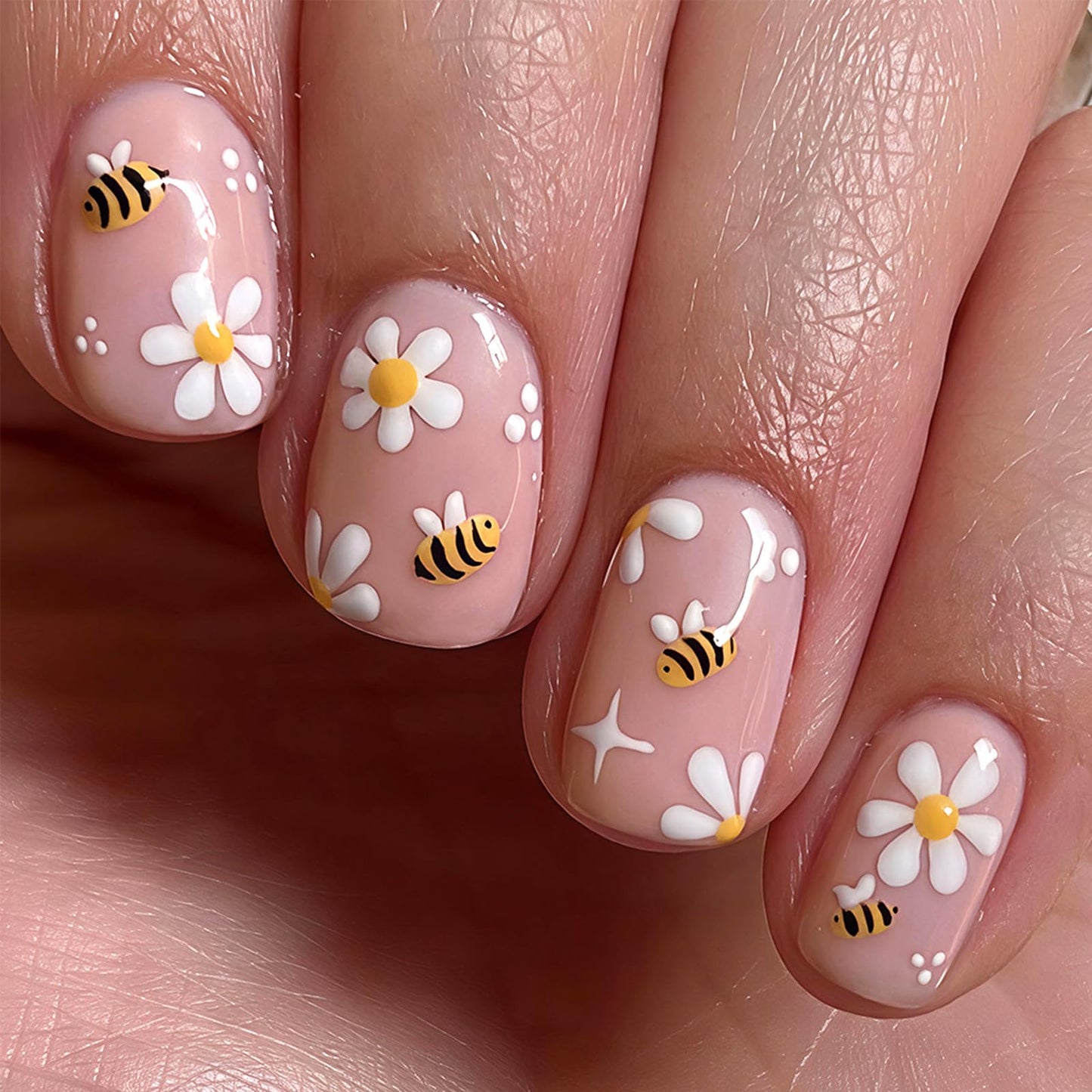 Cute Press on Nails Short Square Fake Nails with Bee Flower Designs 24Pcs Spring Summer Floral Press on False Nails Glossy Glue on Nail Artificial Stick on Nail for Women Manicure