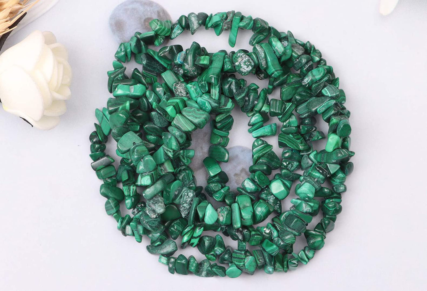 500 pcs Natural Chip Stone Beads, Malachite 5-8 mm Irregular Gemstones Healing Crystal Loose Rocks Bead Hole Drilled for Jewelry Making Bracelet