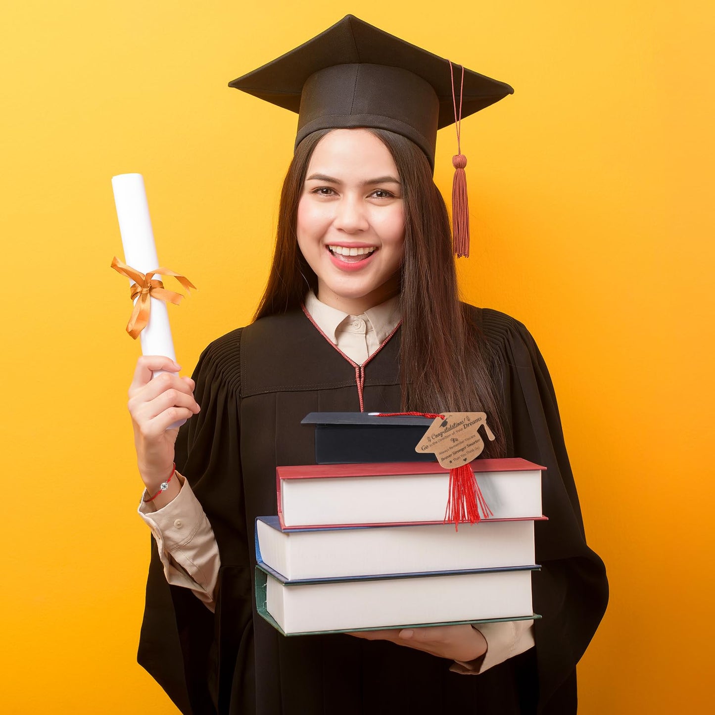 Kenning 30 Sets 2026 Graduation Gifts Bulk Include 30 Compass Bracelets 30 Graduation Cap Boxes with Tassel 30 Congratulation Cards 30 Keychains Party Supplies for Him Her College High School(Red)