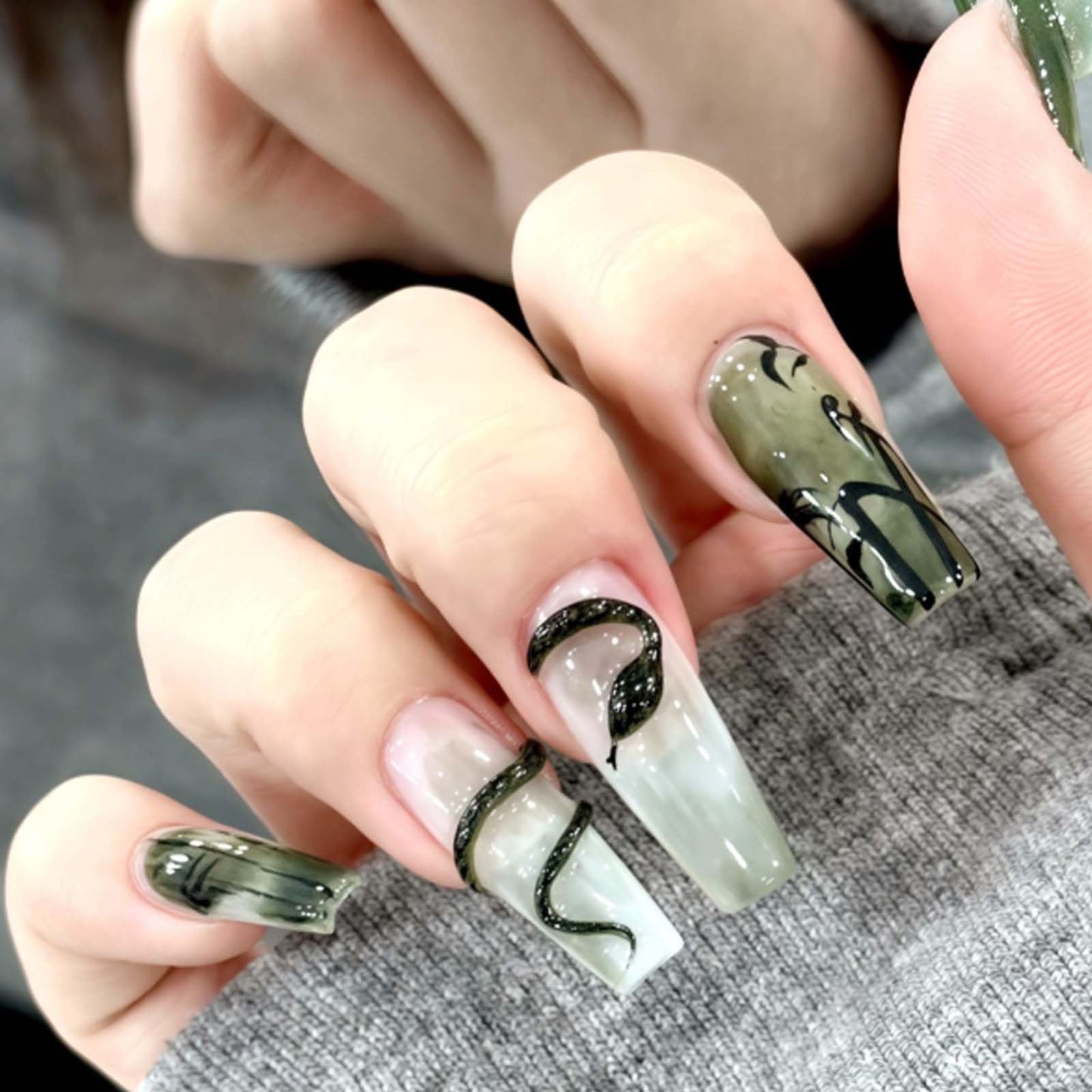 Hkanlre Press on Nails Long Coffin Gradient Green Fake Cute Nails Tips Full Cover Medium False Nails for Women 24PCS