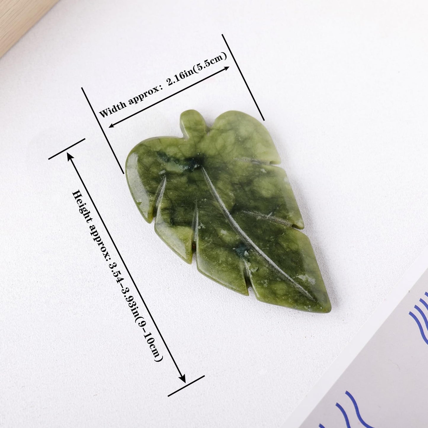 Runyangshi 1PCS Natural Green Jade Stone Hand-Carved Crystal Leaves Sculpture Leaf Shape Crystal Healing Stone Figurines Reiki Gemstone Collection Home Decor Desk Decor