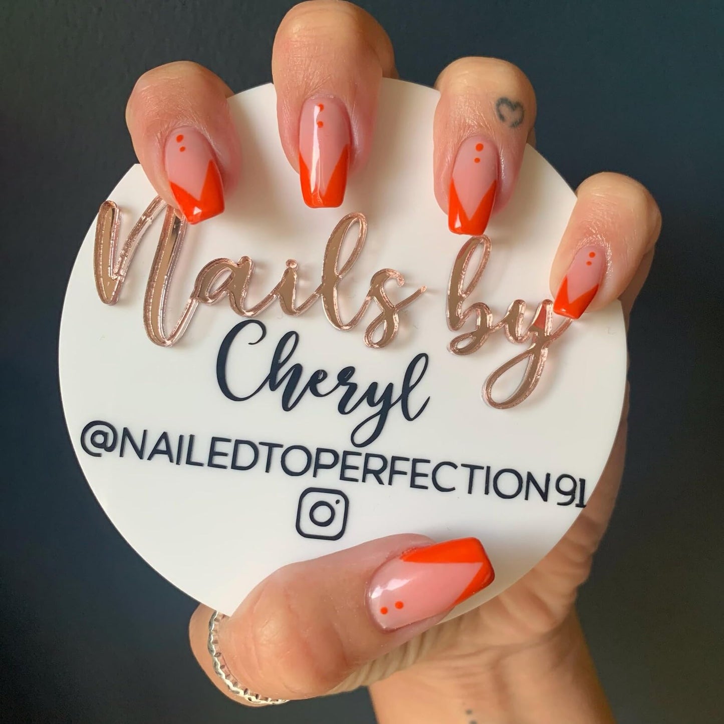 Personalized Nailfie Acrylic Round, Nail Tech Photo Prop, Nail Technician Custom Sign, Hand Sign, Disc Social Media, Business Logo (Round)