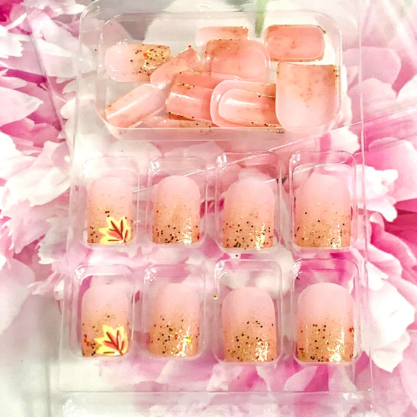 Thanksgiving Press on Short Nails Square Shaped Acrylic Glossy Full Cover Square Fall False Nails with Maple Leaf Designs Artificial Autumn Leaves Glue ons Square Fake Nails for Women Girls(YS06)