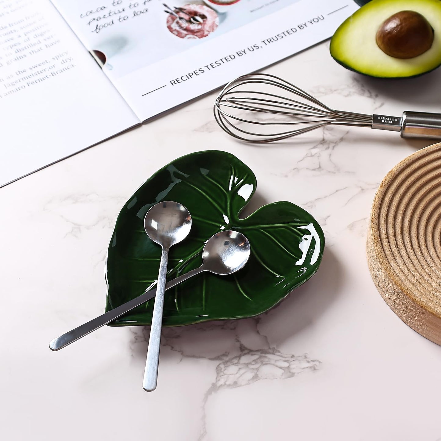 Koythin Ceramic Leaf-Shaped Spoon Rest, Decorative Spoon Holder, Elegant Kitchen Accessories (Green Leaves)