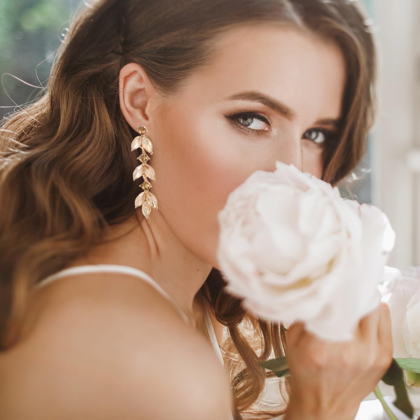 GAOKOXI Champagne Gold Wedding Rhinestone Dangle Earrings Elegant Bridal Crystal Drop Earrings for Women Bridesmaids Guest Party Prom