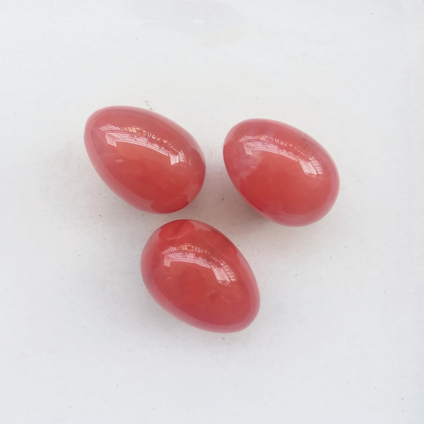 Sunshcat Synthetic Cherry Quartz Egg Shaped Meditation Chakra and Home Decor Balance Crystals and Healing Stones Statue Set,35 * 50mm Easter and Thanksgiving Gift,with Wooden Bracket