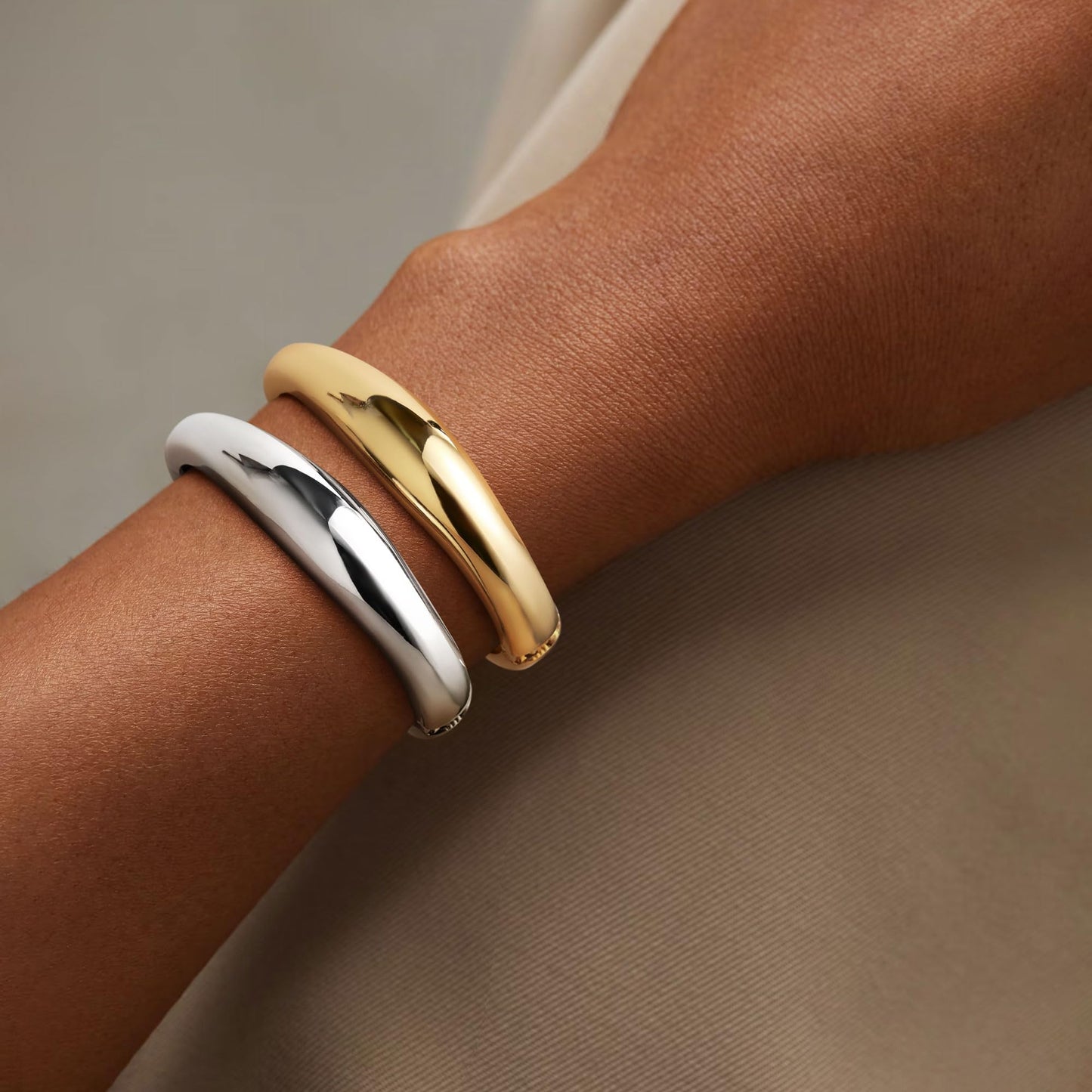 M MOOHAM Chunky Gold Silver Bangle Bracelets for Women, Dainty 14k Gold-Plated Chunky Stackable Statement Bangles Bracelet Set Round Cuff Bracelet Stack for Women Trendy Jewelry Gifts