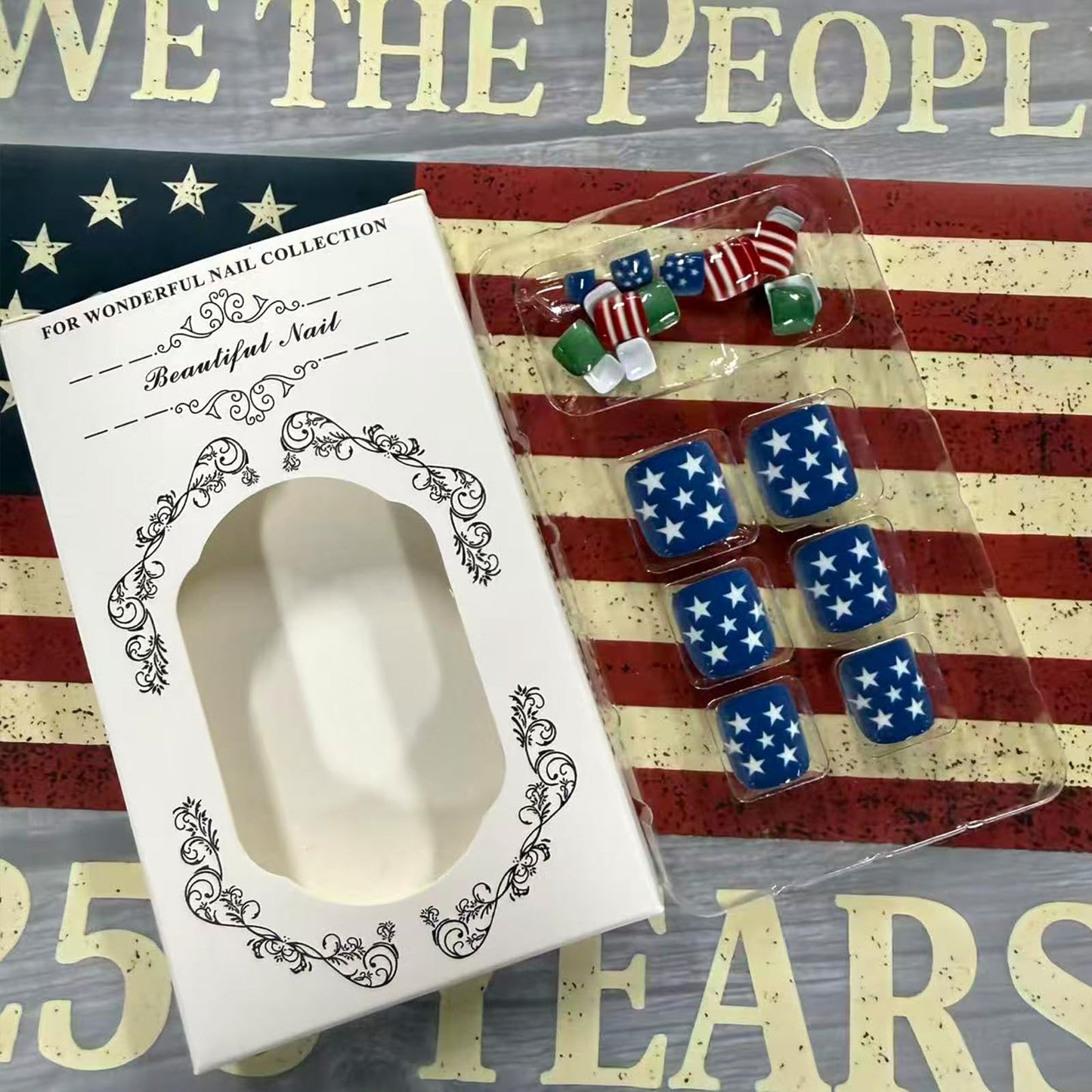 4th of July Press on Toenails Short Square Glossy Fake Toe Nails Green Glitter False Toenails Independence Day Star Stripe Toenail Press ons Acrylic Stick on Nails for Women 24Pcs