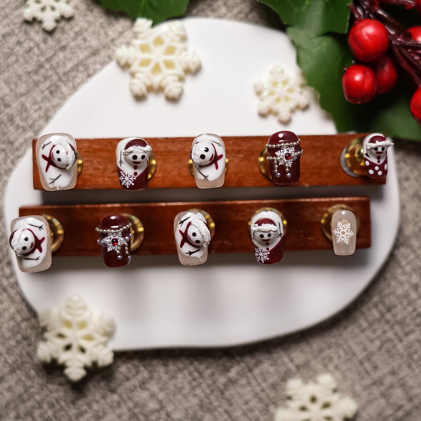 Tesytto Press on Nails Short Coffin - Red & White 3D Cute Cartoon Kawaii Character Fake Nails, Handmade Reusable Multi-Layer Gel False Nails (Squeeze Snowman, S)