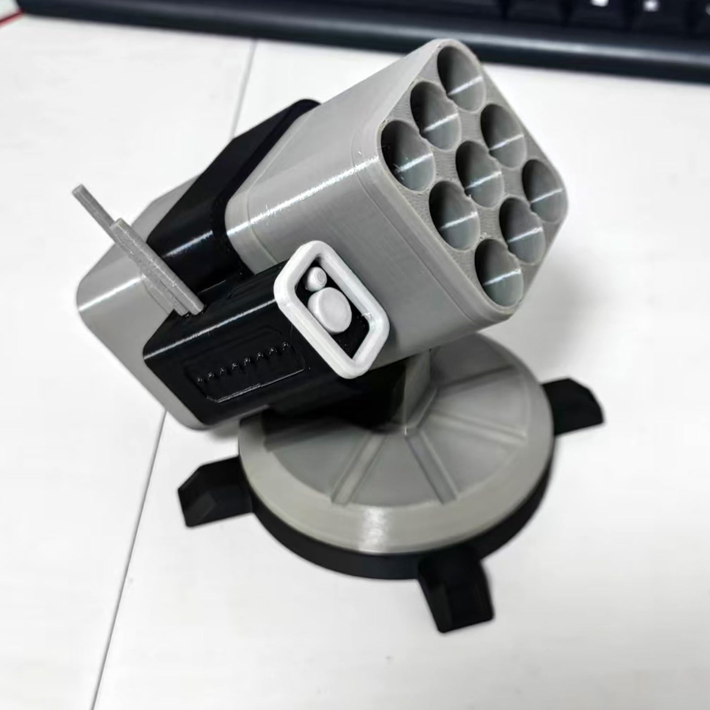 3GO 30GO Creative Pen Holder, Pen Holder Desktop Organizer Battlefield Mech Model Utility Ornament, Storage Box Desktop Decoration Suitable Office Classroom Home (C)