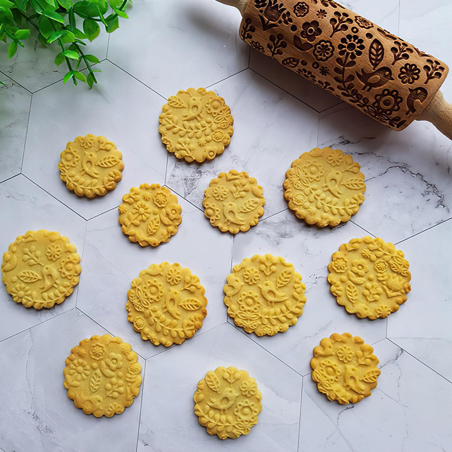 Deep Engraved Bird & Flower Rolling Pin – Embossed Cookie, Clay & Dough DIY Tool, Handcrafted Texture Roller for Baking & Crafts