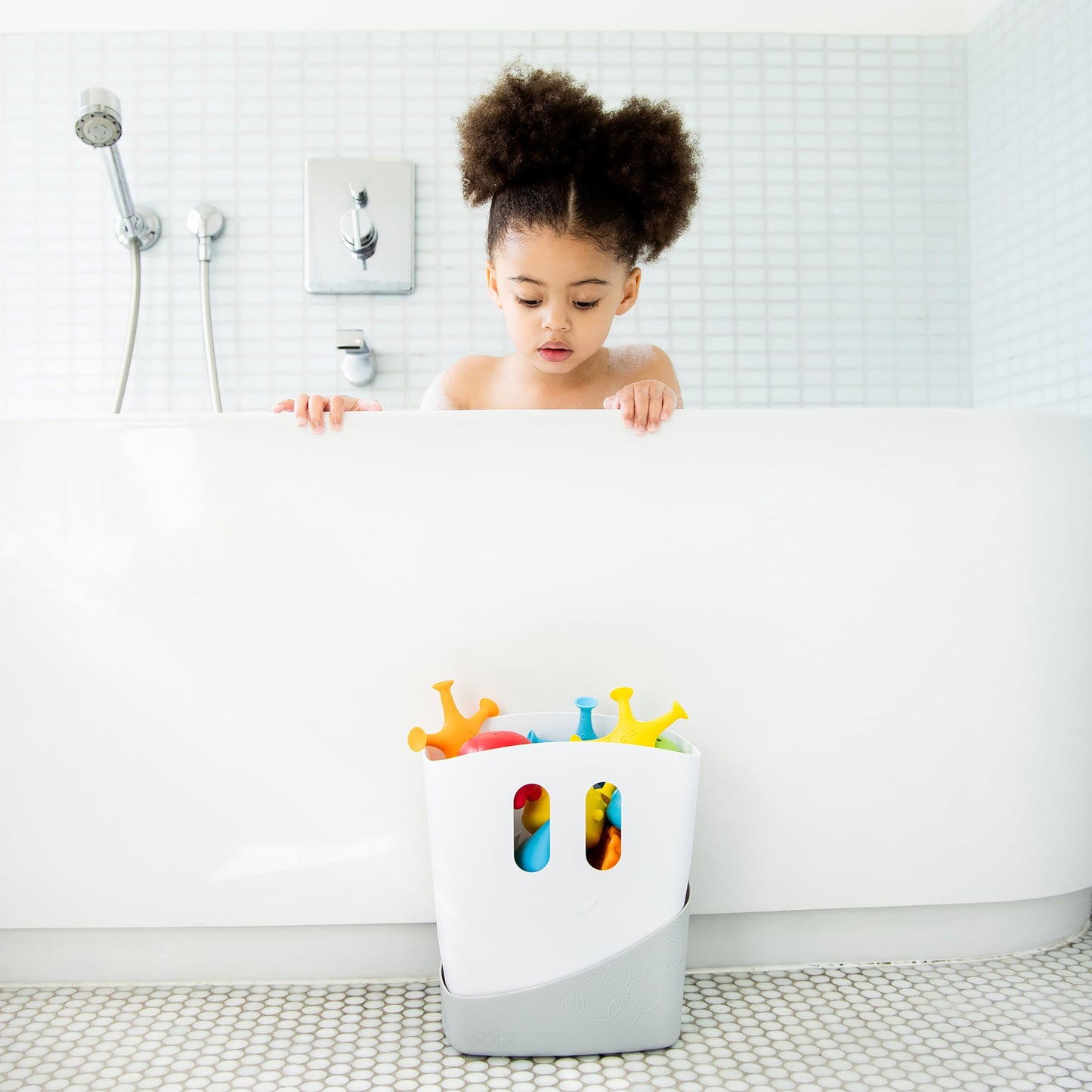 Ubbi Stand Up Bath Toy Storage Organizer with Removable Drying Bin – Freestanding Bath Toy Caddy & Scoop for Toddlers and Baby, Quick Dry Draining Design, Gray
