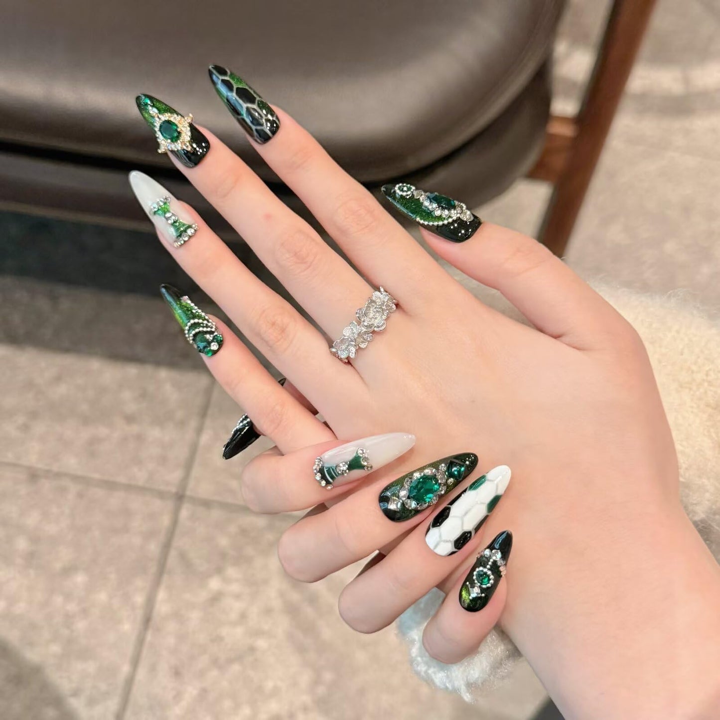 Handmade Green Gemstone Press On Nails long Coffin Reusable Stick On Fake Nails Luxury Elegant Sexy Style For Women Gift With Nail Glue Red Black M