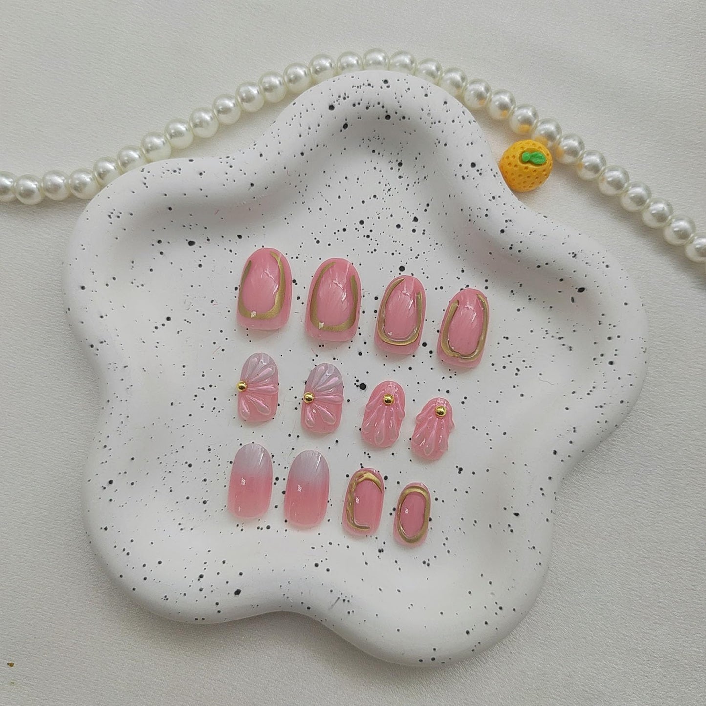 Summer Press on Nails Short Oval Fake Nails with 3D Water Ripple Pearl Designs Gradient Nails Press ons Glossy Glue on Nails Gold Lines Acrylic Nails Handmade Stick on Nails for Women 24Pcs