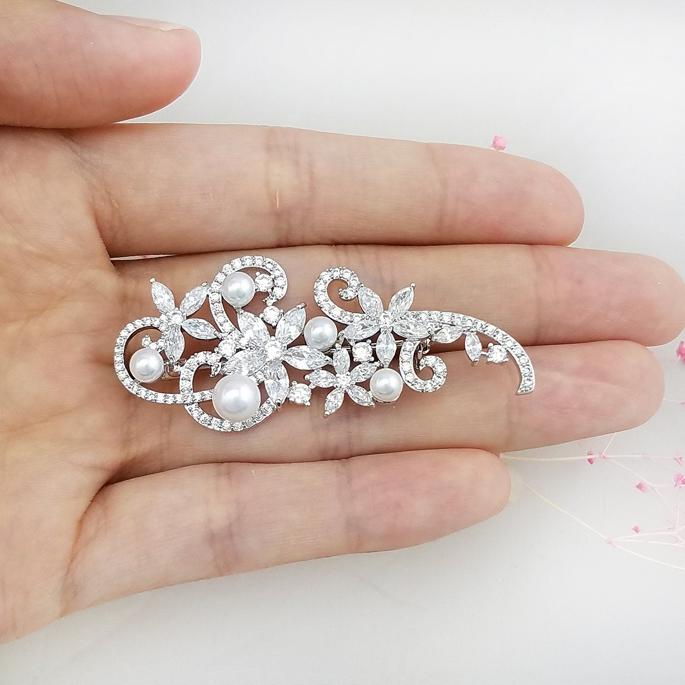 YOQUCOL Elegant Wedding Brooch Pin Cubic Zirconia Crystal Bridal Brooch Jewellery for Women