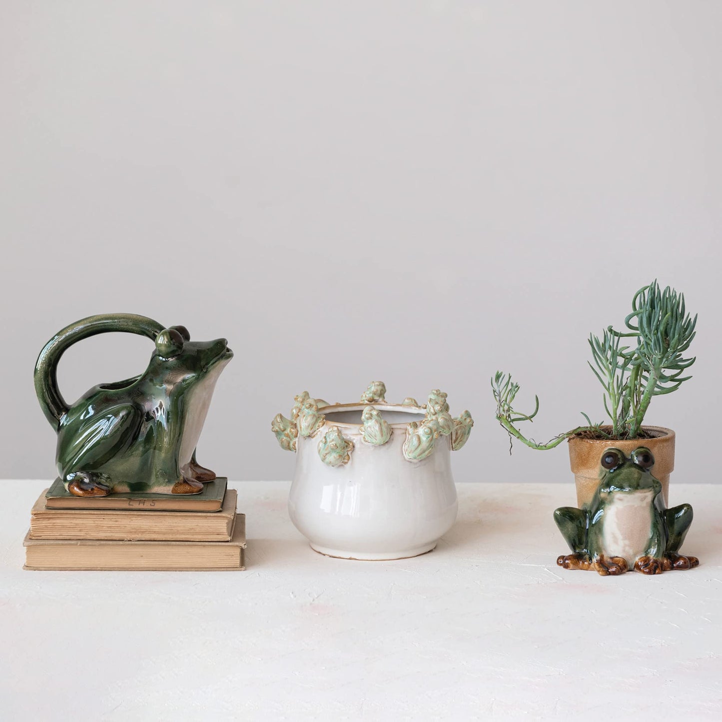 Creative Co-Op Stoneware Frog Planter, Green