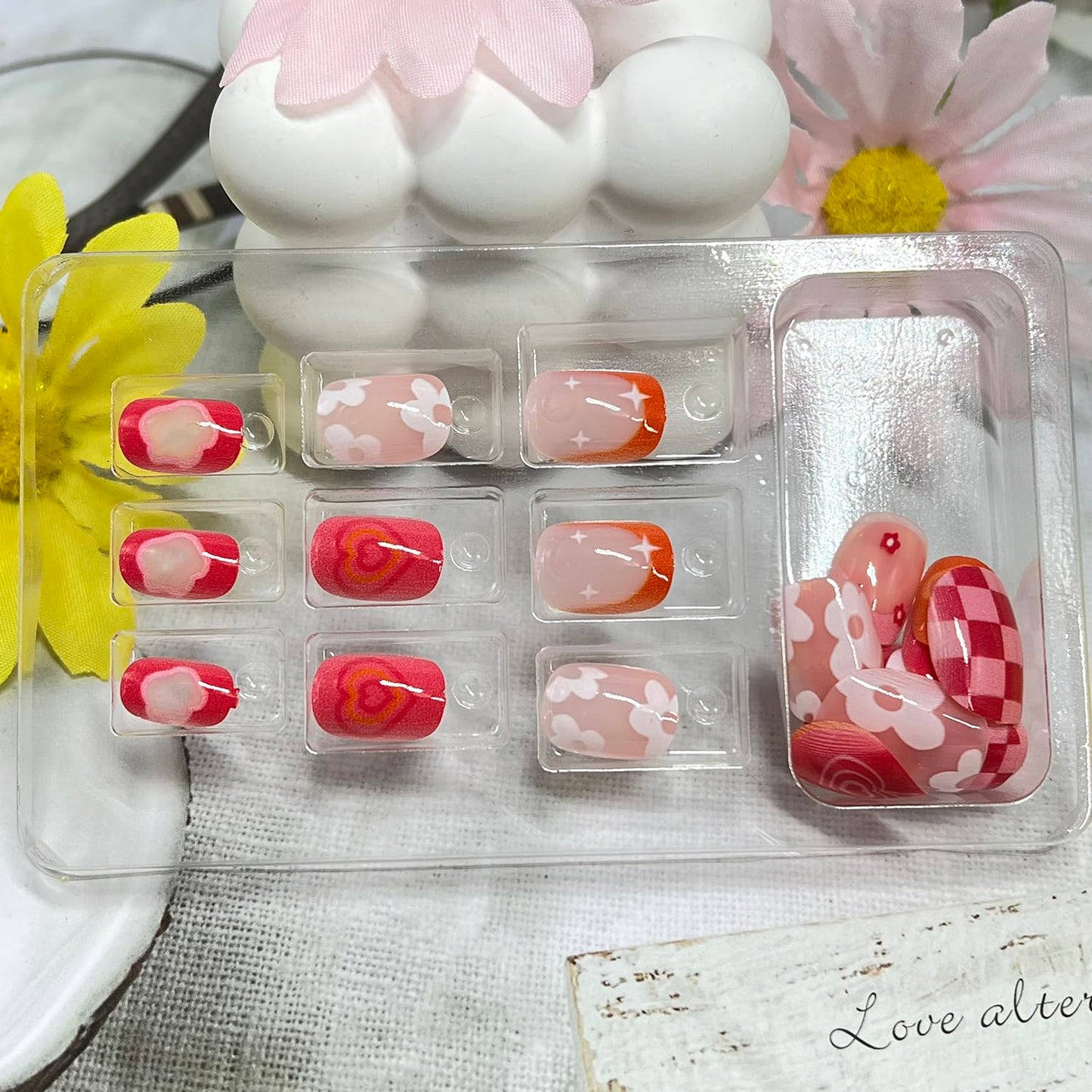 Flower Press on Nails Short Square Fake Nails with Heart Checkered Design Cute Floral False Nail Spring Stick on Nail for Women 24Pcs