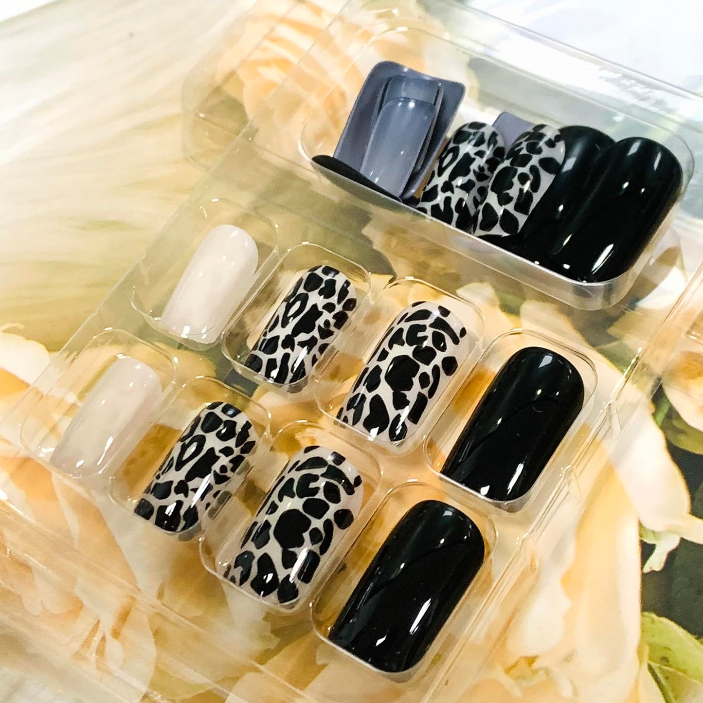 Press on Nails Square Medium Black 24Pcs Glossy Full Cover Artificial Fake Nails with Leopard Designs Reusable Coffin Acrylic False Nails Glue on Fingernails with Charm for Women Girls