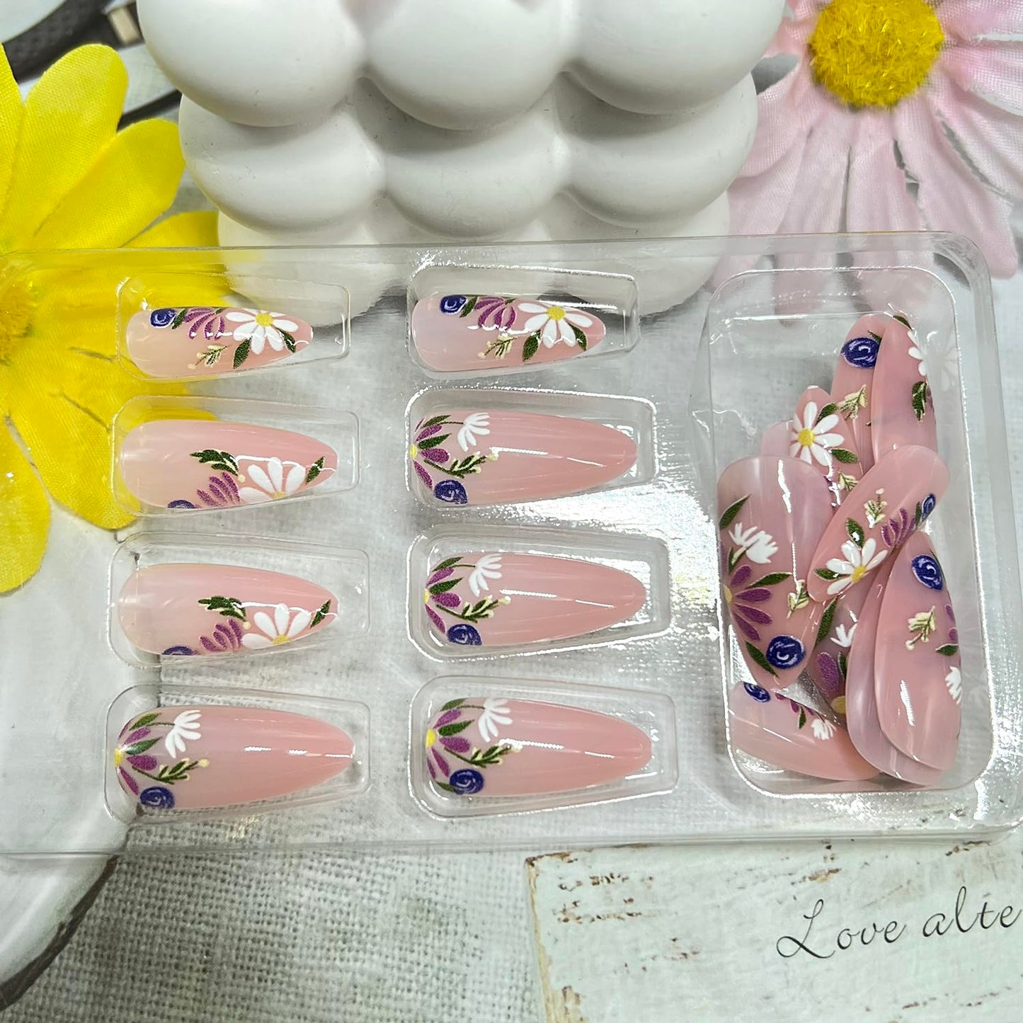 Flower Press on Nails Medium Almond Fake Nails with Daisy Designs Spring False Nail Full Cover Glossy Artificial Fingernails Floral Stick on Nail for Women 24Pcs
