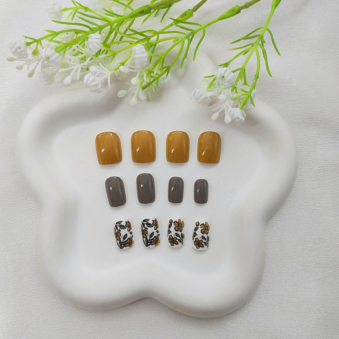 Fall Press on Nails Short Square Fake Nails with Flower Leaves Designs Yellow Nails Press ons Grey False Nails for Women 24Pcs