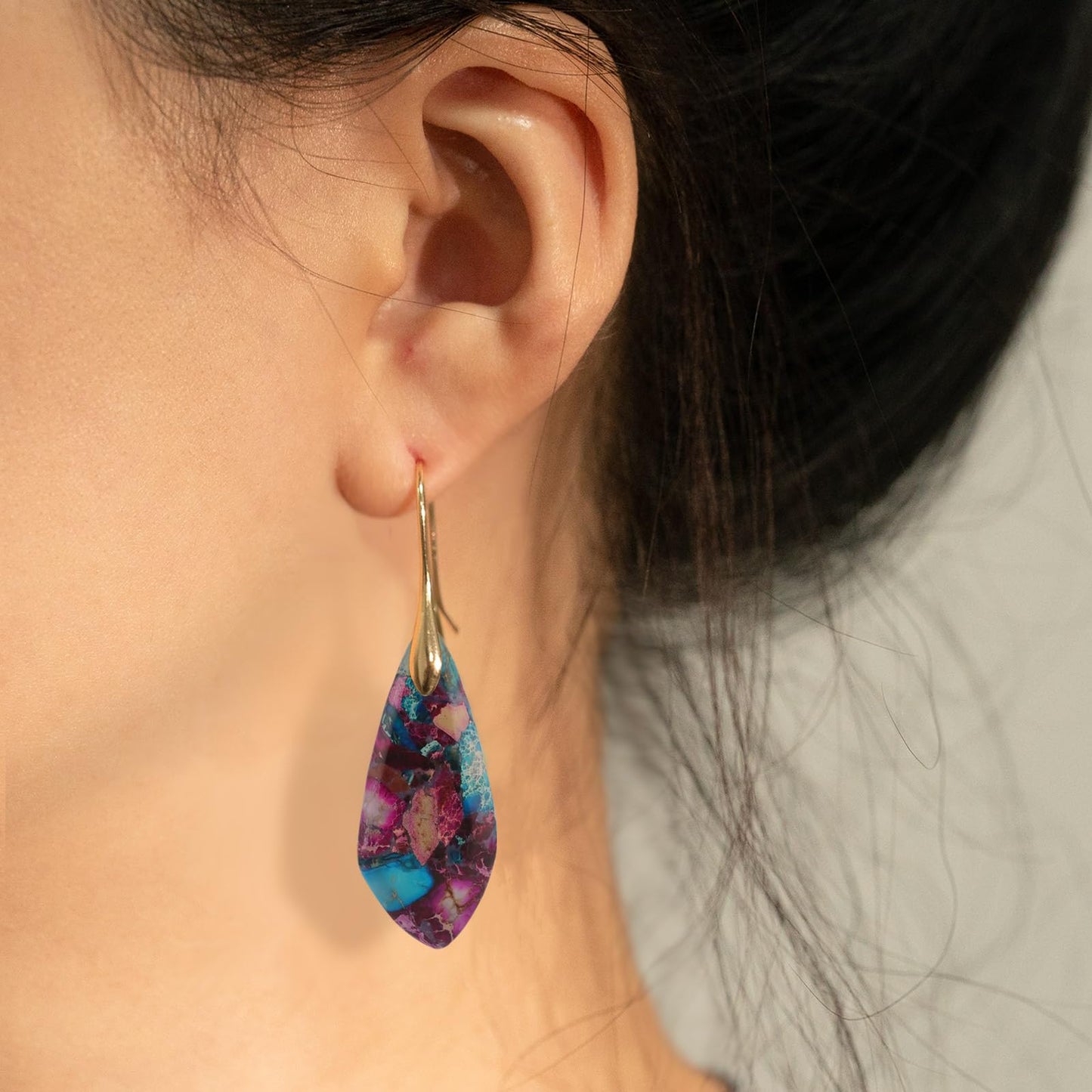 Sriomu Natural Healing Stone Fishhoop Diamond-Shaped Dangle Drop Earrings Statement Gold silver earrings (Colorful Purple Gold Hook)