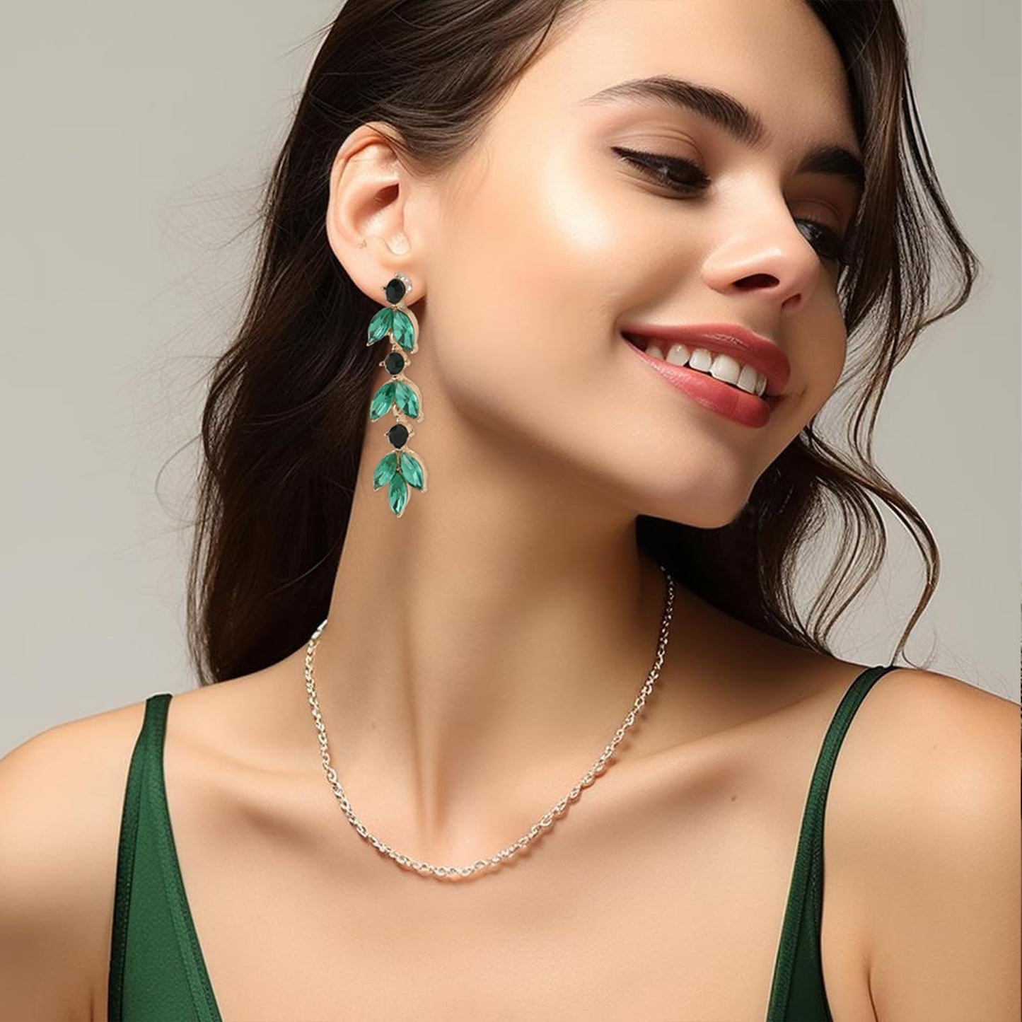 GAOKOXI Green Wedding Rhinestone Dangle Earrings Elegant Bridal Crystal Drop Earrings for Women Bridesmaids Guest Party Prom