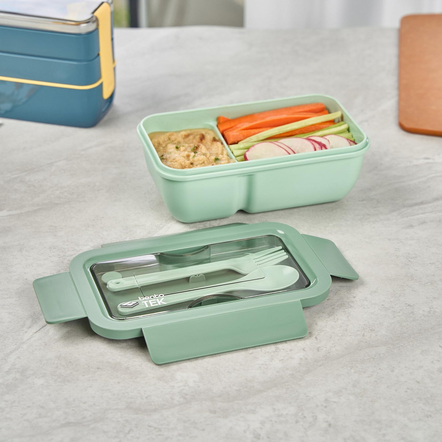 Restaurantware-Bento Tek 28.7 Ounce Bento Box, 1 Reusable Lunch Container - With Fork And Spoon, Does Not Contain BPA, Green Plastic Reusable Lunch Box, Microwavable, Dishwashable
