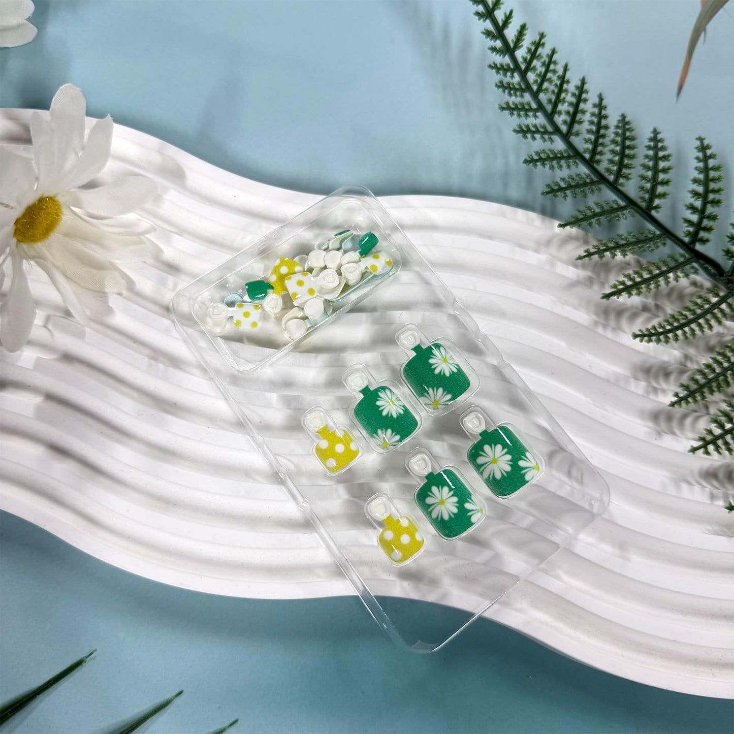 Spring Summer Press on Toenails Short Square Fake Toenails with Daisy Polka Dot Designs Yellow Green Toe Nail Press ons Reusable Acrylic Stick on Toe Nails for Women Manicure 24Pcs