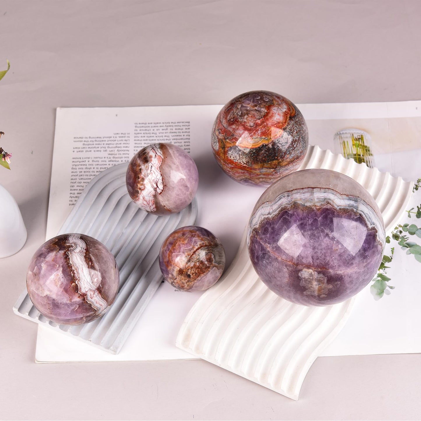 JIC Gem Natural Amethyst Agate Crystal Sphere with Wooden Stand Amethyst Decorative Crystal Gemstone Sphere for Meditation Feng Shui Witch-Style Decor Table 70-80mm