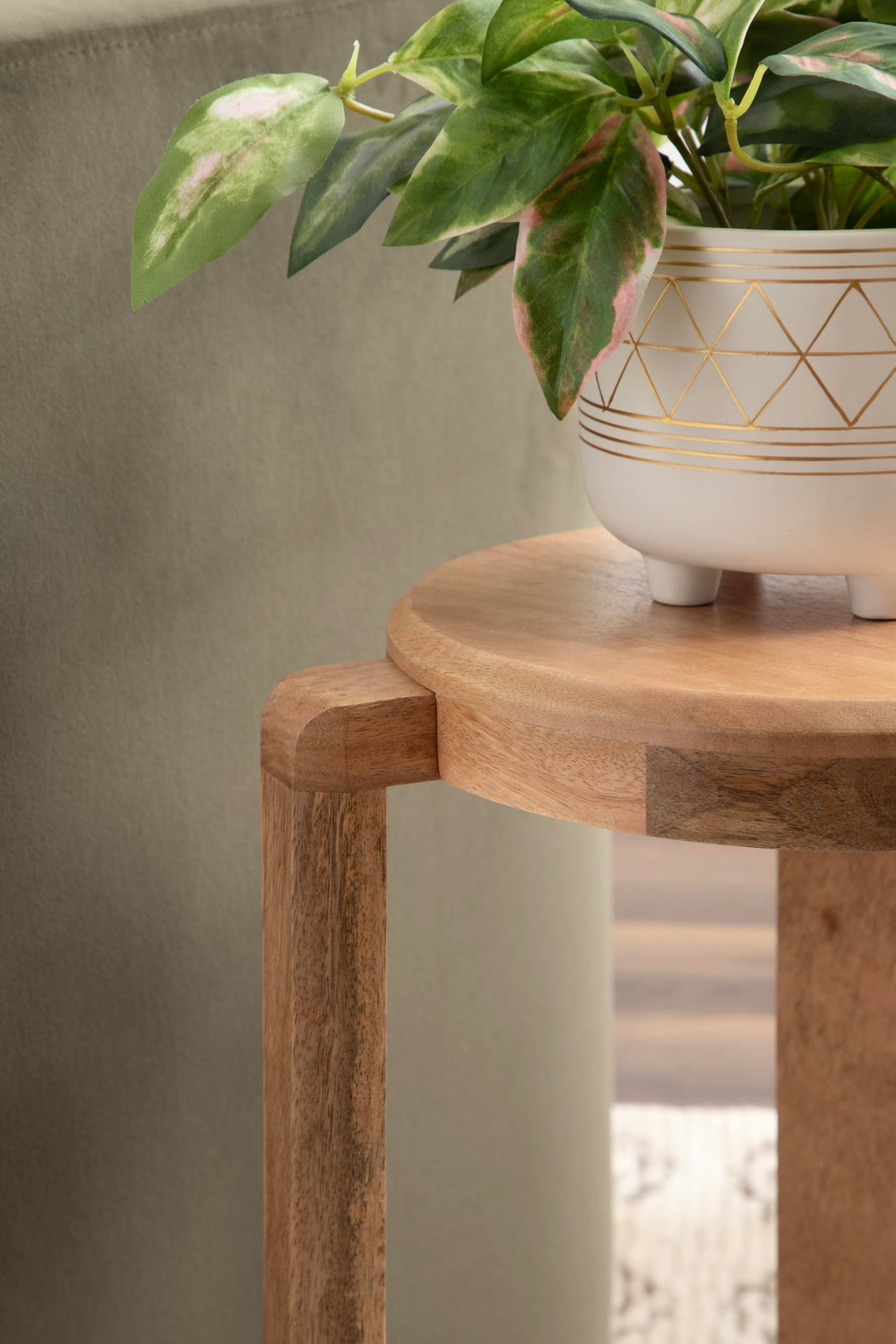 Kate and Laurel Stuart Wooden Round Side Table, 14 x 14 x 20, Natural Wood, Transitional Circle Nightstand Table for Use as Indoor Plant Stand or Living Room Accent Table
