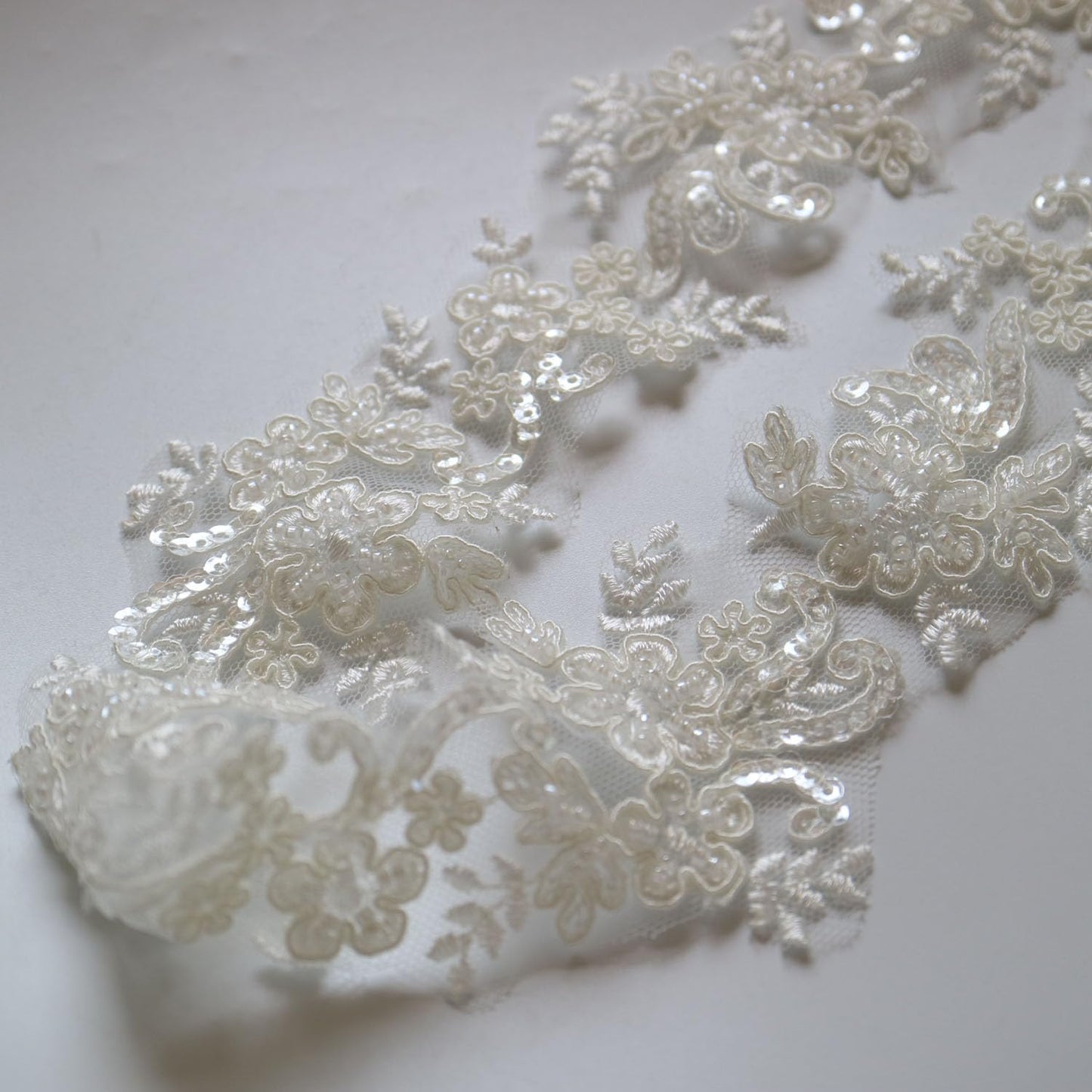 G-RUI 6cm*2yards Ivory White Luxury Beaded Embroidery Flower lace Appliques for Wedding Dresses Rhinestone Applique Patches Embroidery lace parches ropa (Off White Color)…