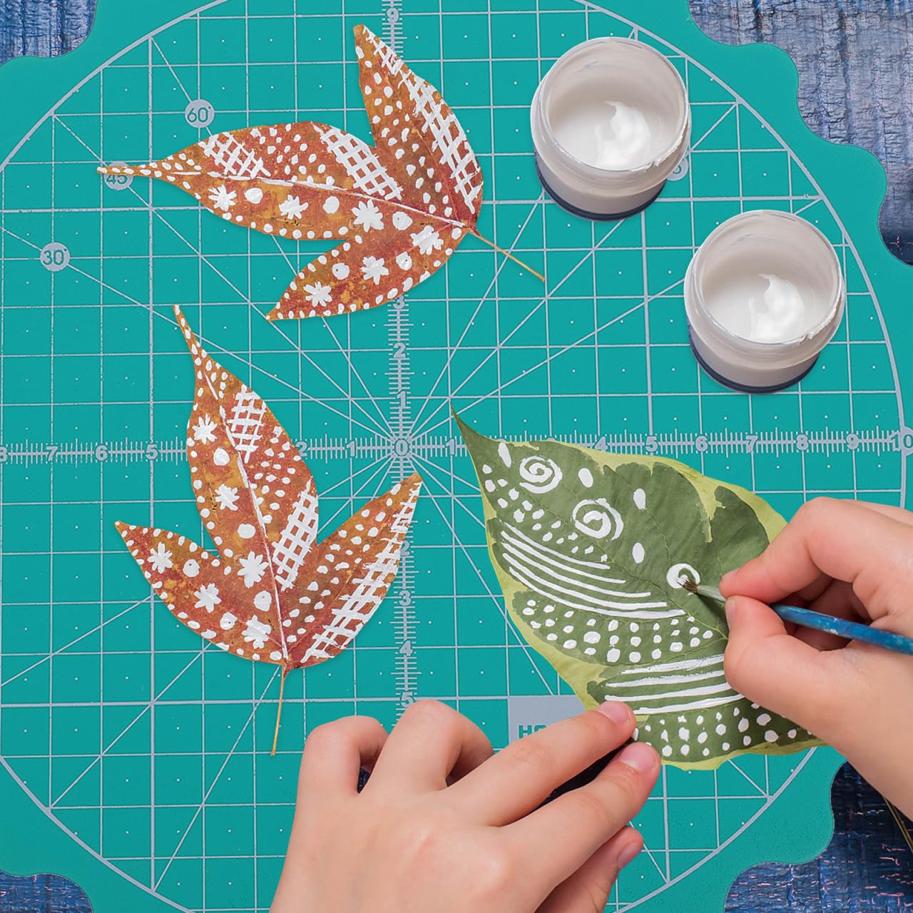 IMIKEYA Rotating Cutting Mat for Quilting - Self-Healing Rotary Mat Ideal for Sewing and Craft Projects Durable and Lightweight Design for DIY Lovers