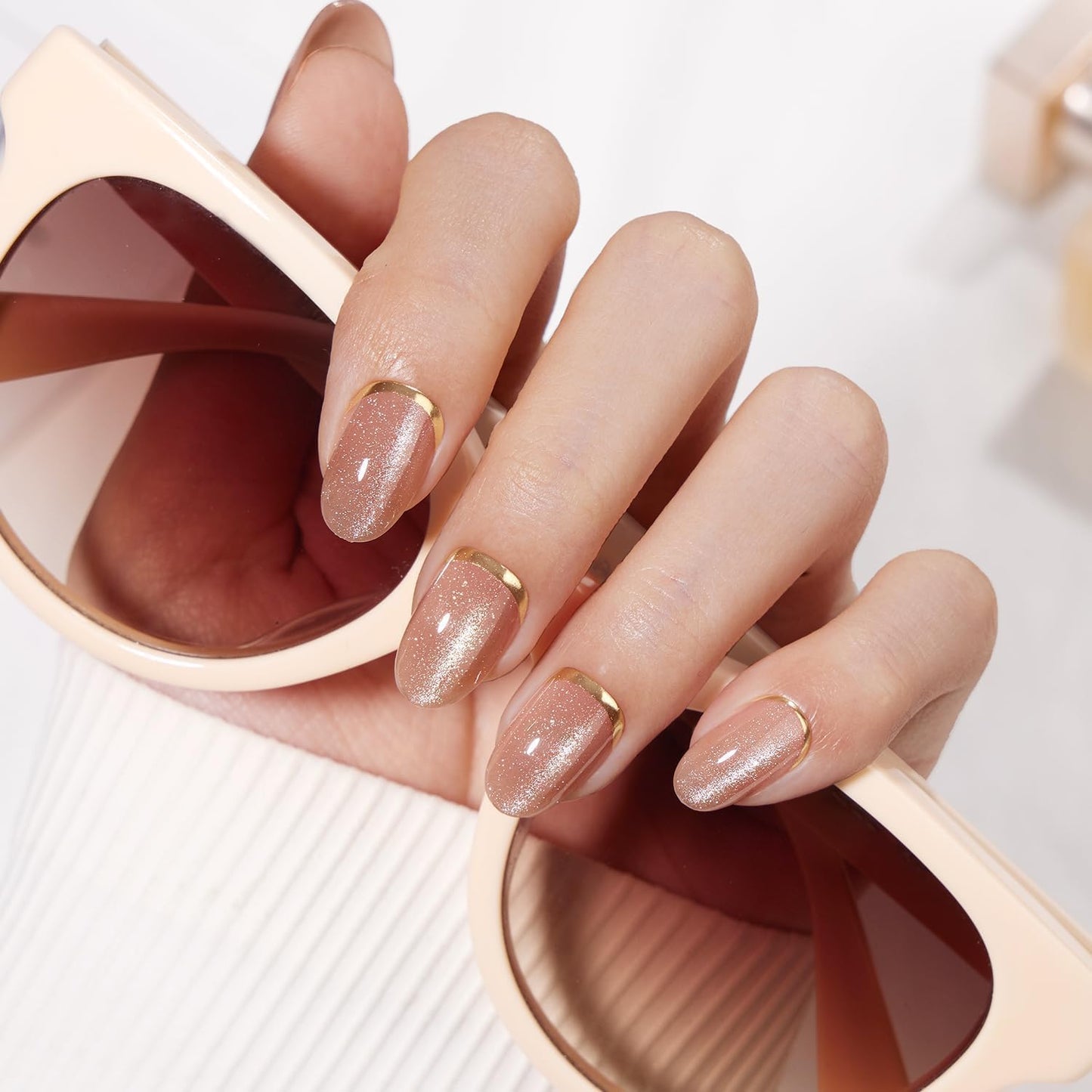 VSALON Oval Short Press On Nails, Gold Foil Finish Cat Eye French Tip Shimmer Light Curable False Nails, Reusable Salon Quality Opaque Fake Nails Kit - 32 pcs Stick on Nails Kit in 16 Sizes with Glues