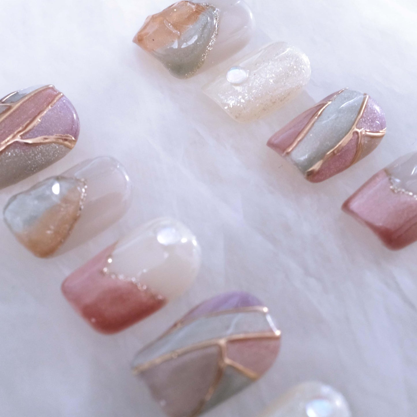 Handmade Geometric Cat Eye Press on Nails, Short Square Gel Fake Nails with Colorful Design, 10 Pieces (Medium Size, SS)