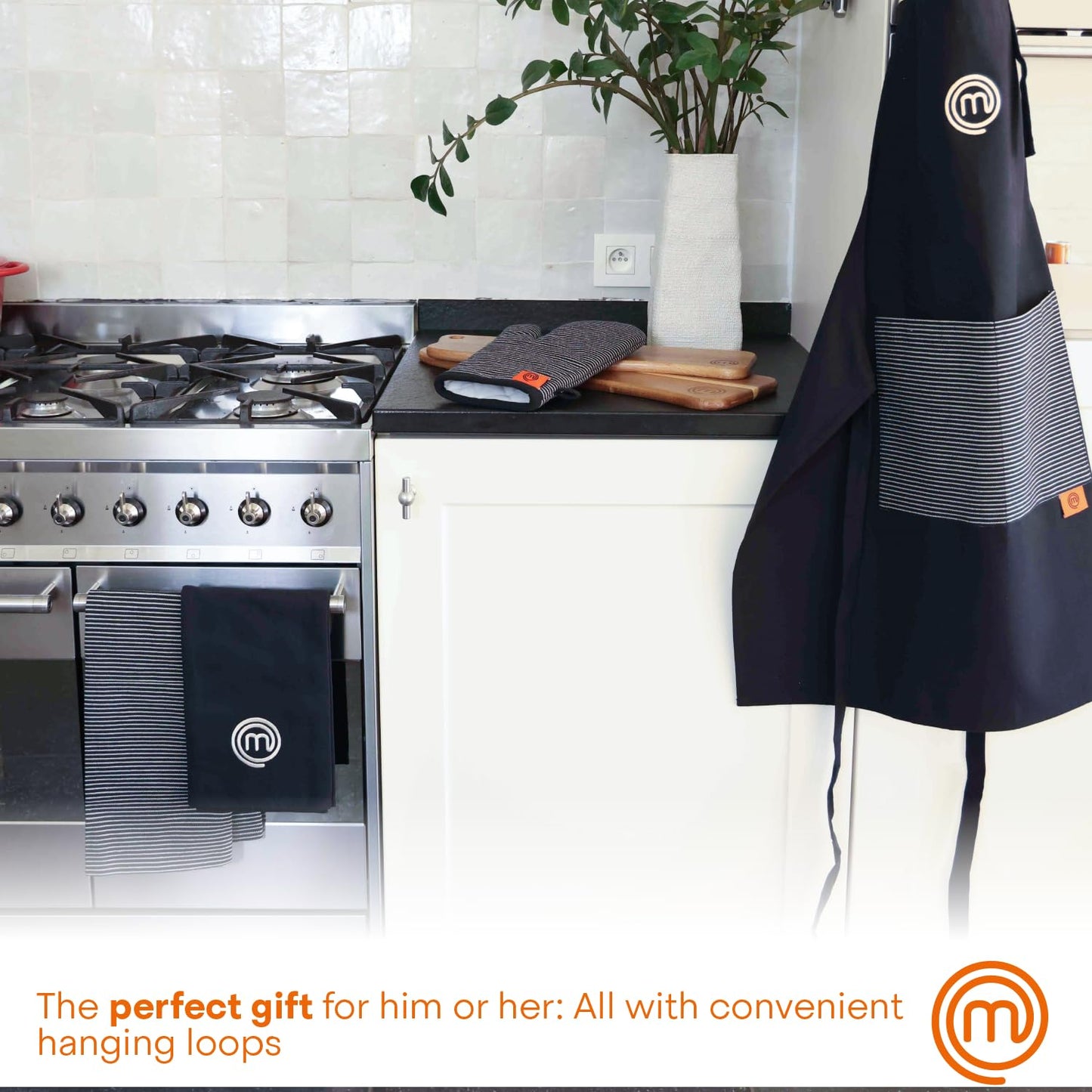 MasterChef Kitchen Set of Cooking Gifts for Men & Women, 5pc Set includes Chef Apron, Pair of Oven Mitts & 2 x Kitchen Towels, Premium Quality Cotton with Official Logo, Elite Black