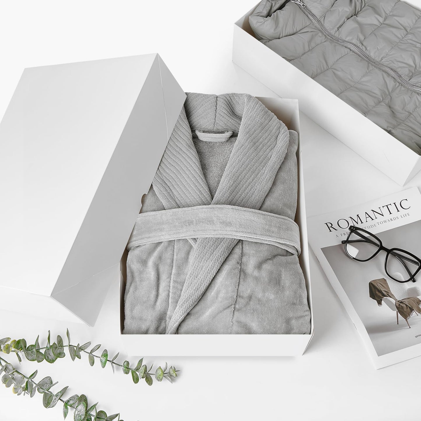 Ocmoiy 8 Pack Large Gift Boxes with Lids, 17 x 11 x 4 Inches Extra Deep White Gift Boxes for Presents, Auto Pop-up Clothes Box for Robes Shirts Blankets and Bulky Presents
