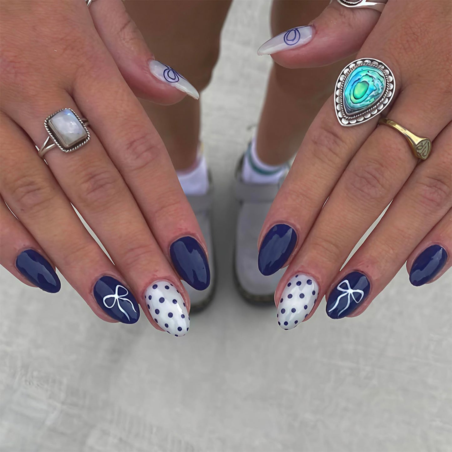 Short Press on Nails Almond Fake Nails with White Bow Designs Polka Dot Nails Press ons Blue Full Cover False Nails Spring Summer Acrylic Nails Glossy Reusable Glue on Nails for Women Daily