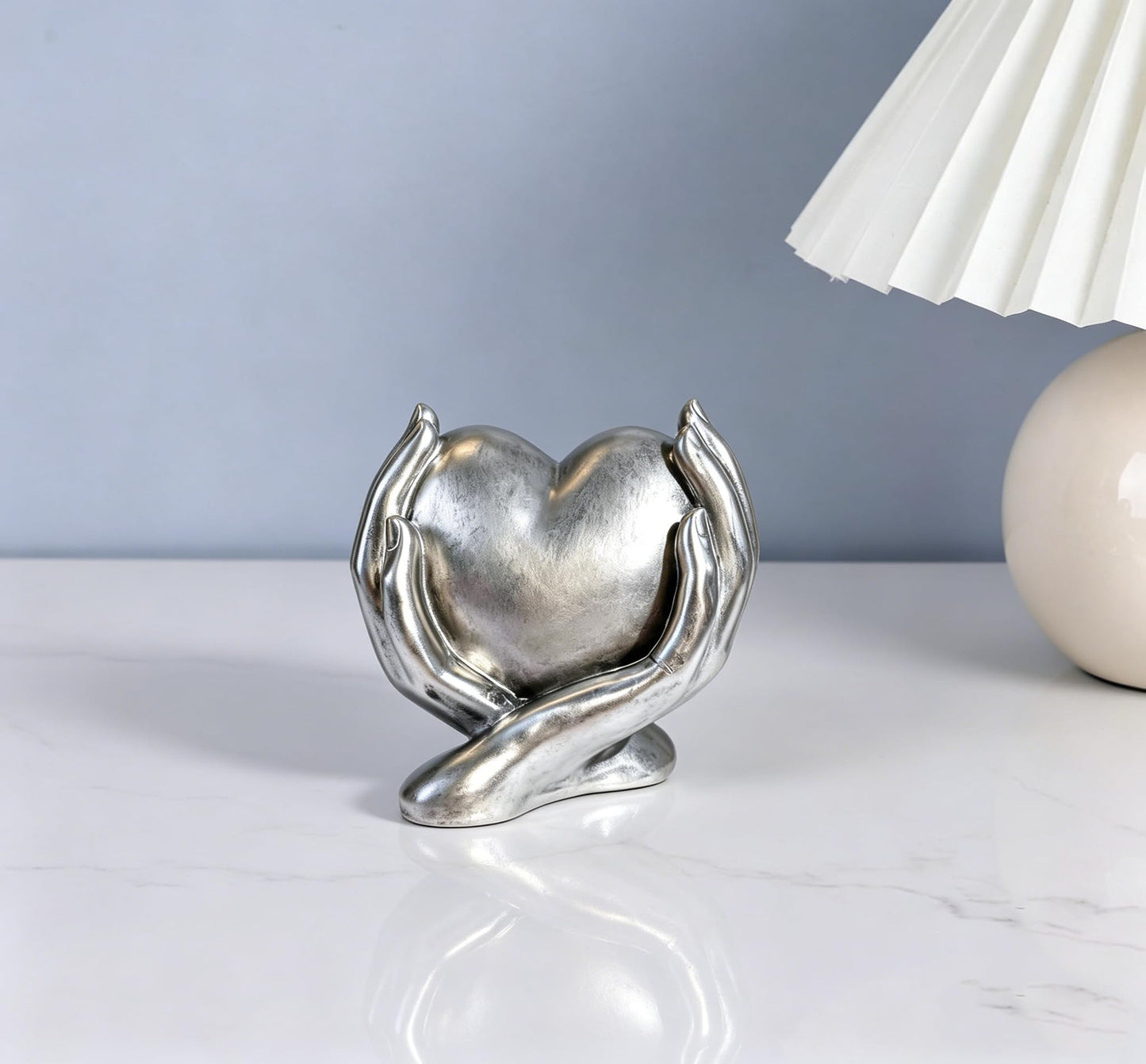Silver Heart Hands Sculpture Love Centerpieces Aesthetic Statue and Sculpture Living Room Bedroom Bookshelf Coffe Table Boho Wedding Accents Decorations, Knick Knacks Home Decor for Shelves para