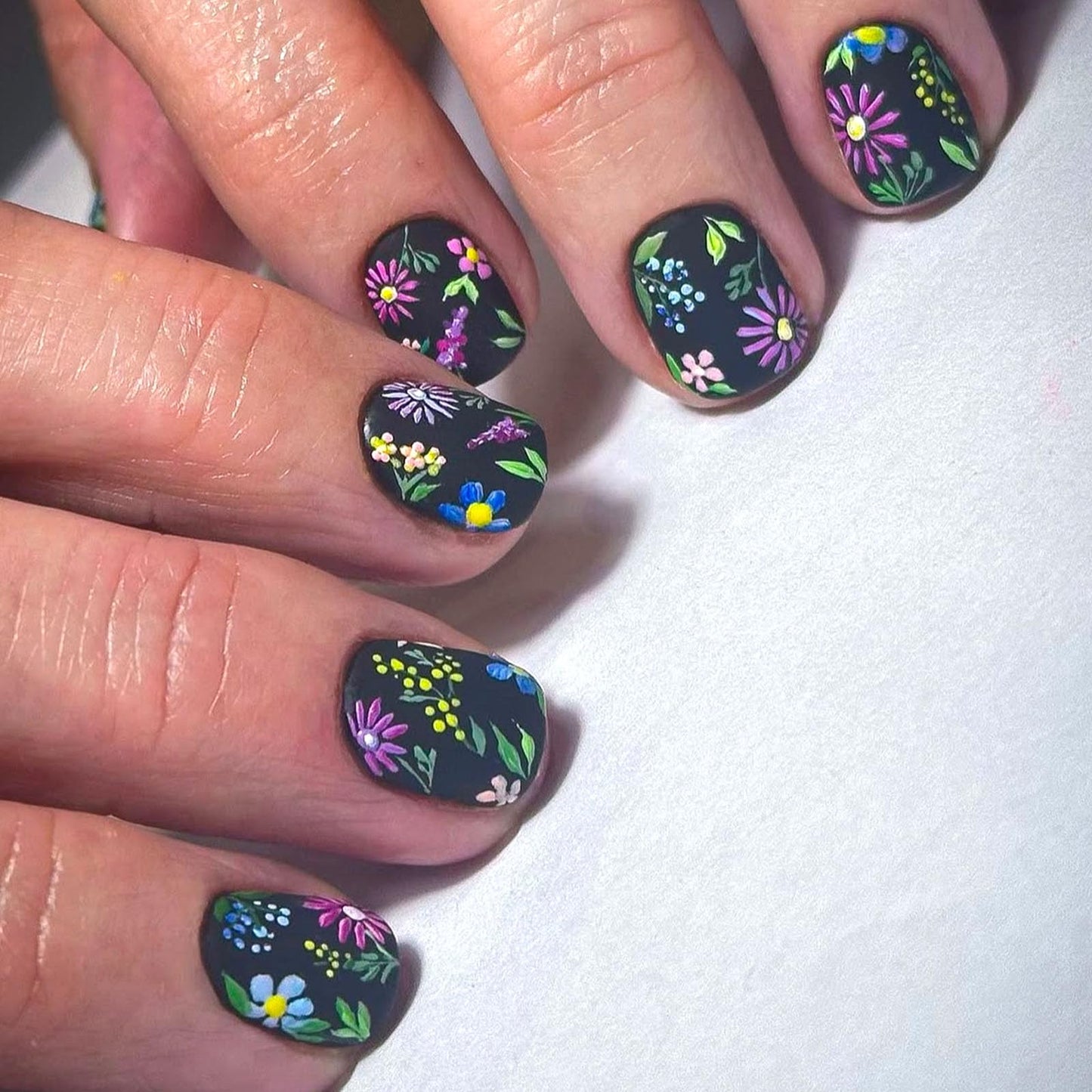 24 Pcs Spring Press on Nails Short Square False Nails Press ons Black Acrylic Glue on Nail with Flowers Design Colorful, Black Full Cover Set Artificial Fake Manicure Stickers for Women