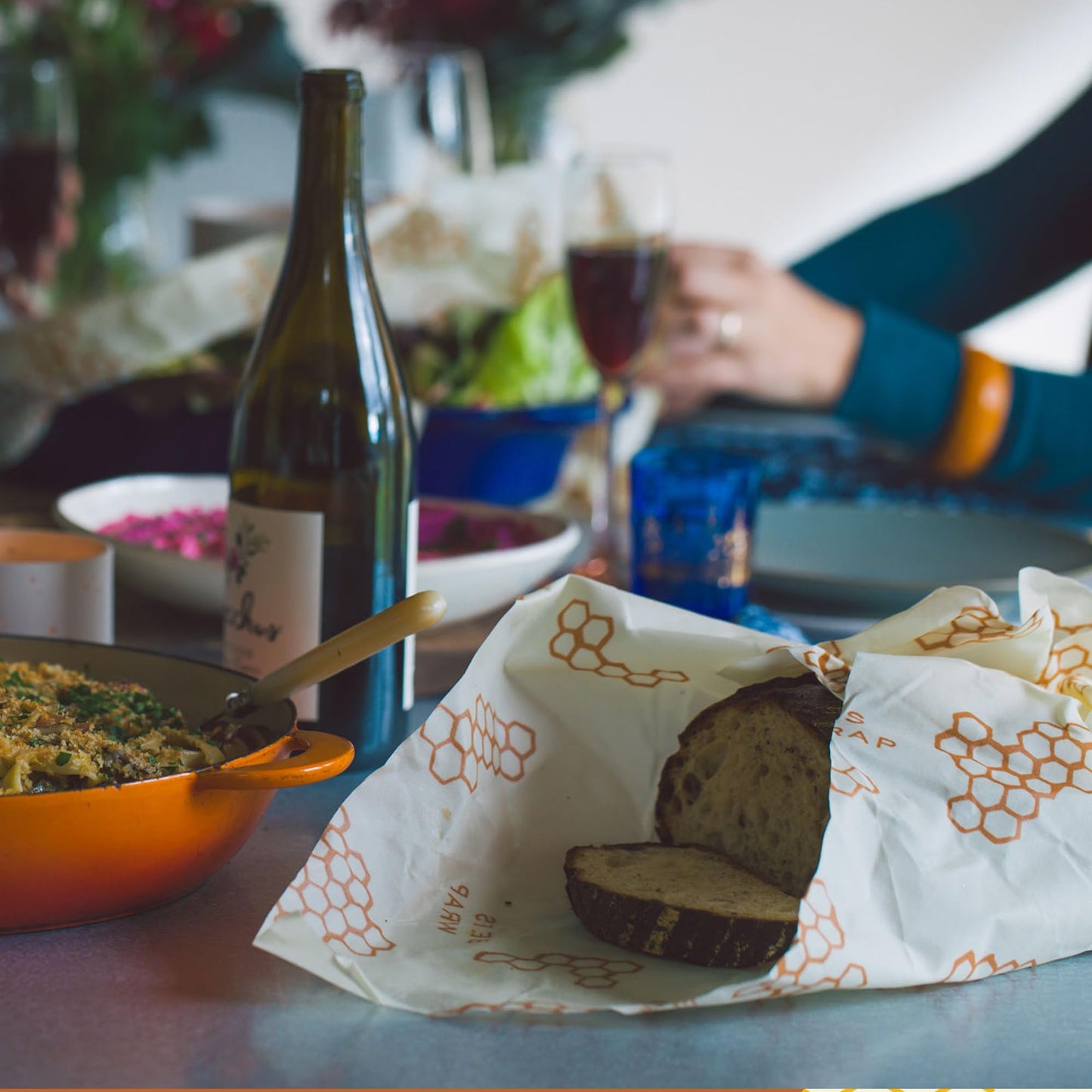 Bee's Wrap Beeswax Wraps for Bread - 2 Pack Beeswax Bread Wrap for Sourdough & Bread Storage - Plastic Free Made in USA Reusable Natural Food Wrap - & Honeycomb