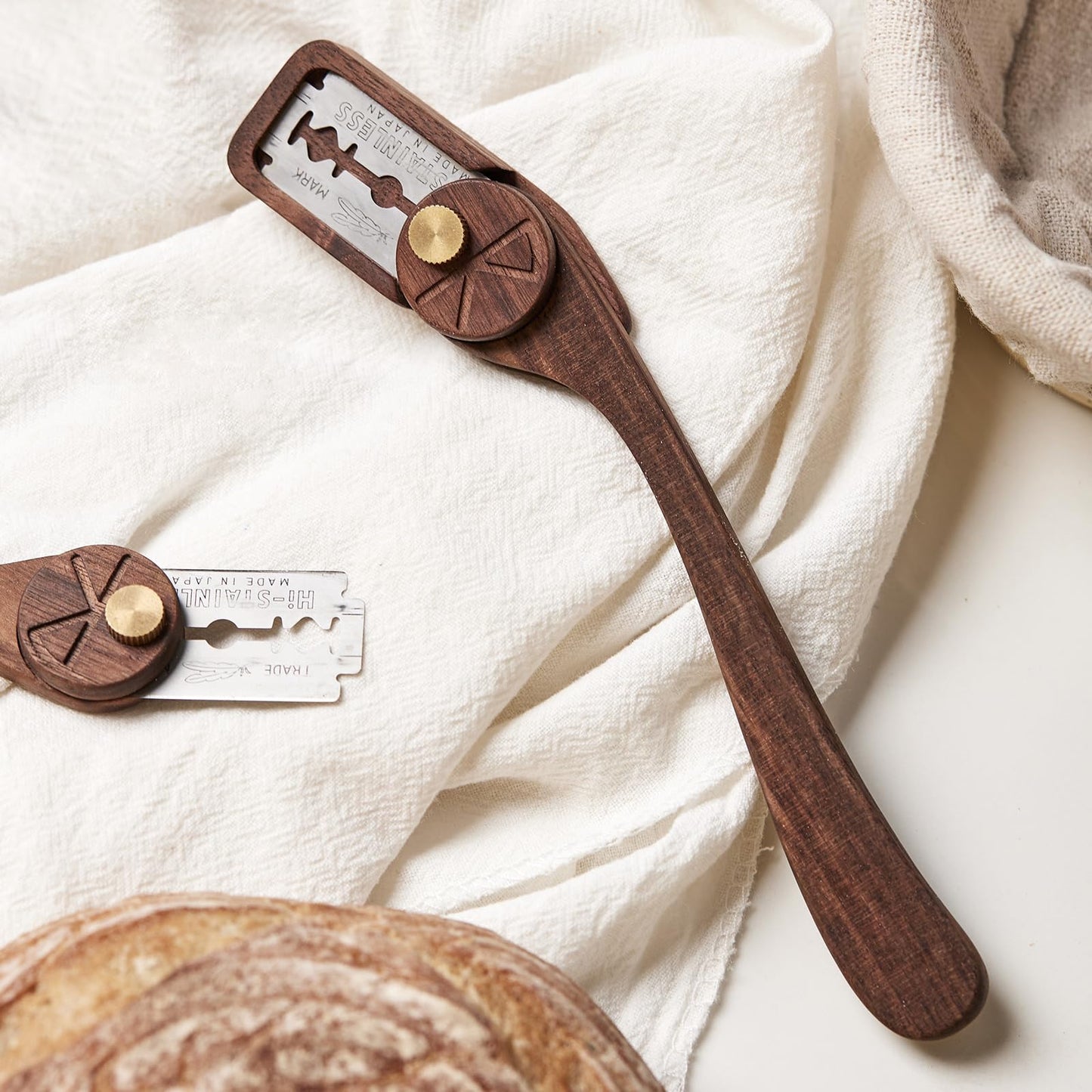 ROCKSHEAT Bread Lame Dough Scoring Tool with Blade Cover, Sourdough Scoring Tool with 5 Feather Blades, Scoring Knife for Bread Baking, Dexterous-Cut Series Lame Bread Tool (ELEGANT)