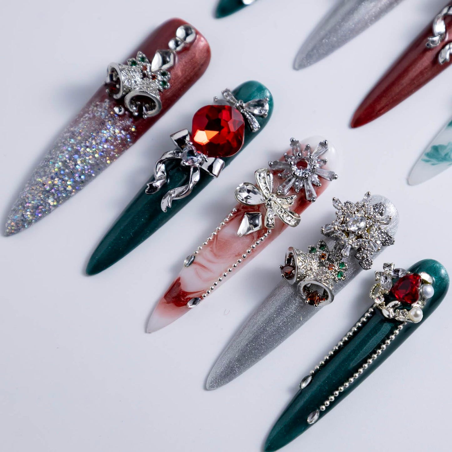 IntoVibes 10 Pieces Handmade Luxury Red And Green Christmas Long Press On Nails With Stiietto Design, Reusable Fake Nails, Including Accessories And Tools (Size L)