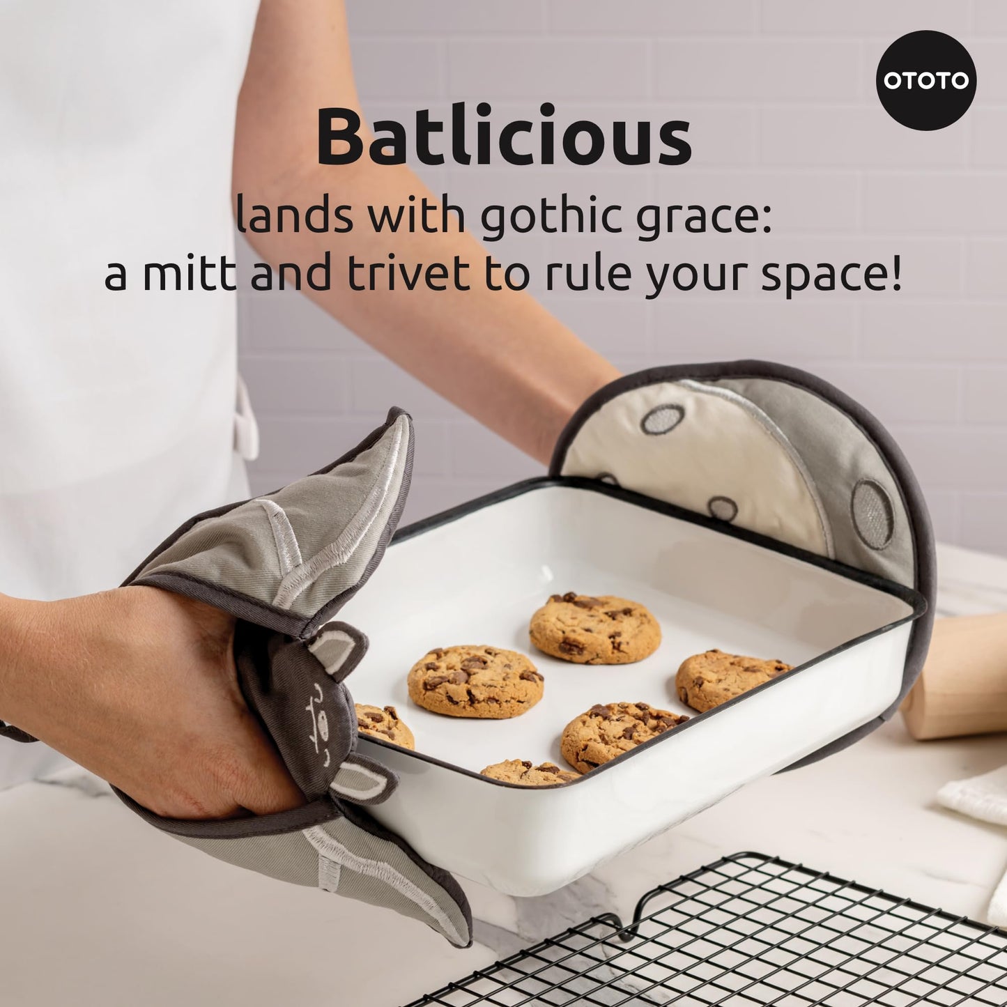 New - OTOTO Batlicious Oven Mitts and Pot Holders Sets - Heat Resistant Trivets for Hot Dishes, Cooking Goth Kitchen Decor, Cute Accessories, Pot Holders, Spooky Halloween Bat Moon Witchy Gifts