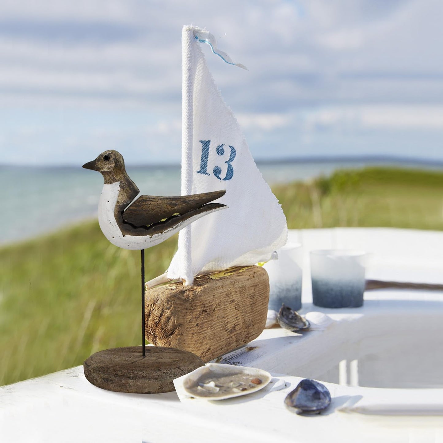 Veclotch Wood Seagull Figurine Nautical Decoration, Rustic Sea Bird Statue Nautical Beach Theme Seabird Sculpture Table Top Decor for Living Room Bathroom Home Decor