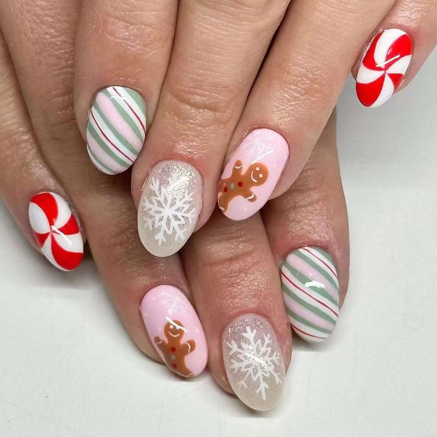 IMSOHOT Press on Nails Short Oval Fake Nails Red Green False Nails Cute Gingerbread Man, Santa Designs Round Glossy Acrylic Glue on Nails for Women Girls