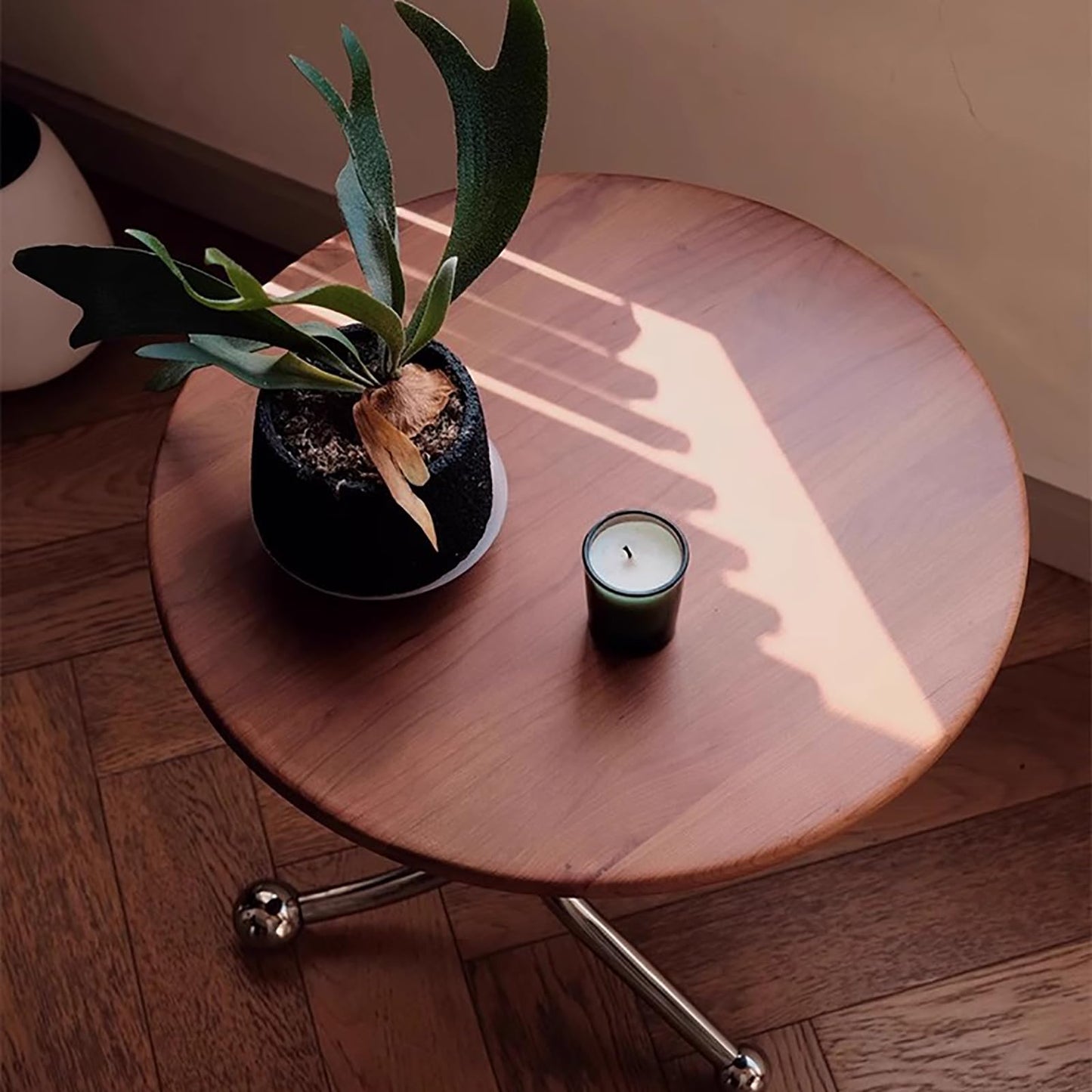 FUNEWBO Sturdy Small Round Side Table with Stylish Stand,Small End Table,Modern Nightstand for Living Room,Bedroom Plant Stand Indoor Outdoor(H:15.7in, Brown)
