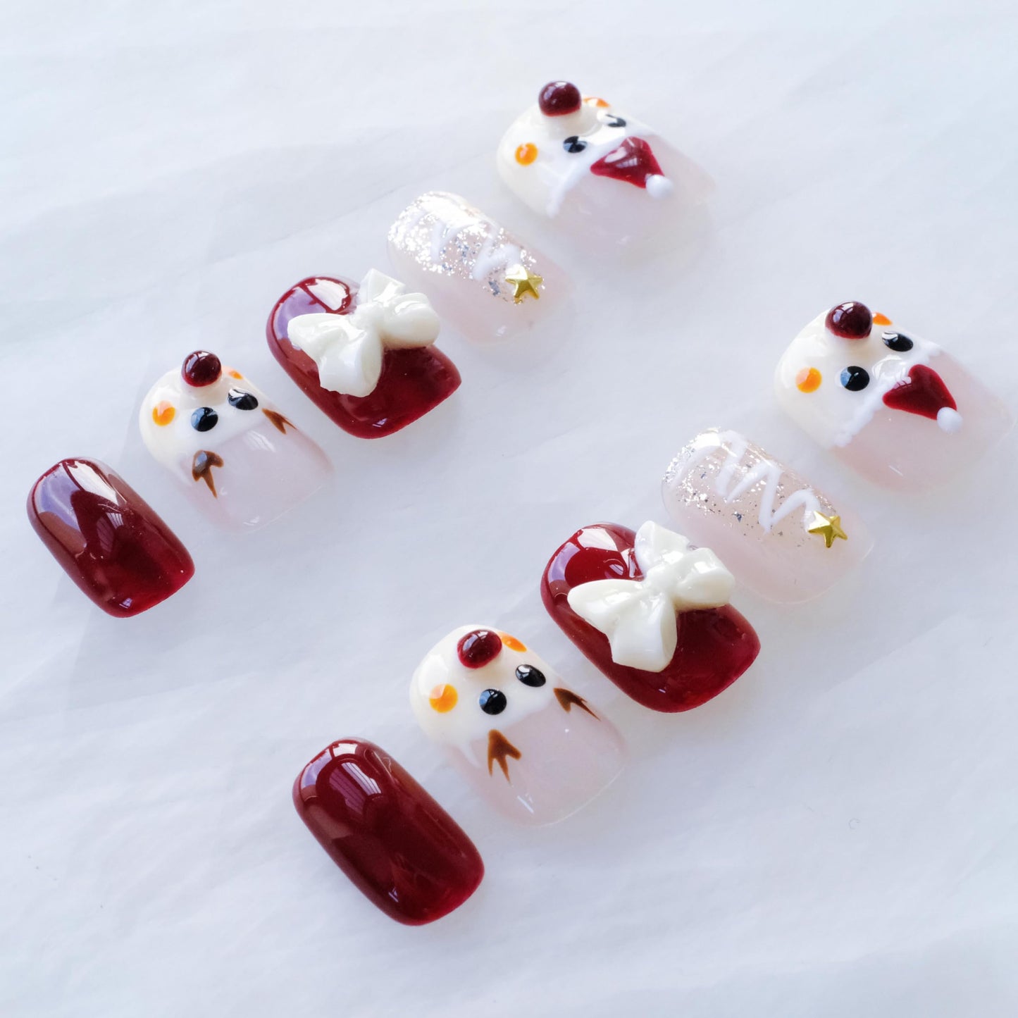 [GLORS] Christmas Press-on Nails, Short Square Festive Design, Holiday Nail Art Set with Reindeer and Bow, 10 Pieces (Small, SS)