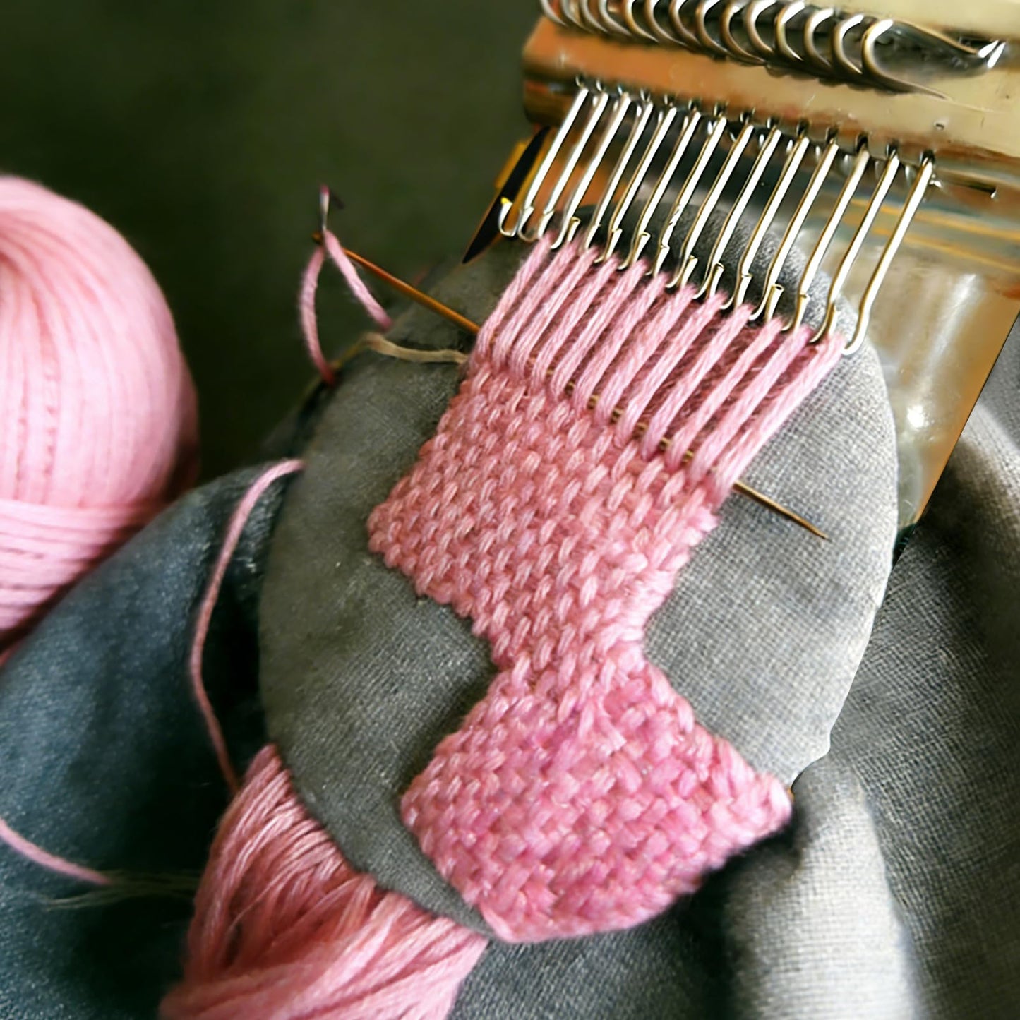 Knit Patch Kit - PatchMaker 2.0 Kit, Mini Darning Loom, Sewing Craft Supplies, Knitting Kit for Beginners, Patchwork Weaving Tool Set for Quickly Sewing Repair on Jeans, Socks and Clothes (21 Hooks)